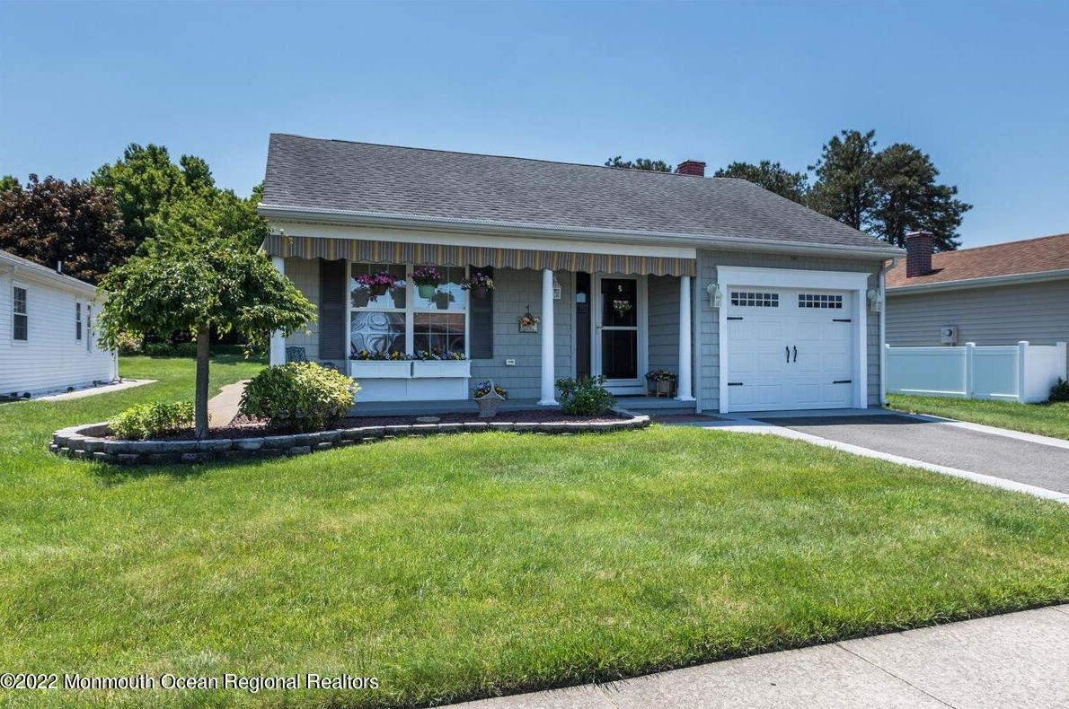 39 Prince Charles Dr, Toms River, NJ 08757-6572