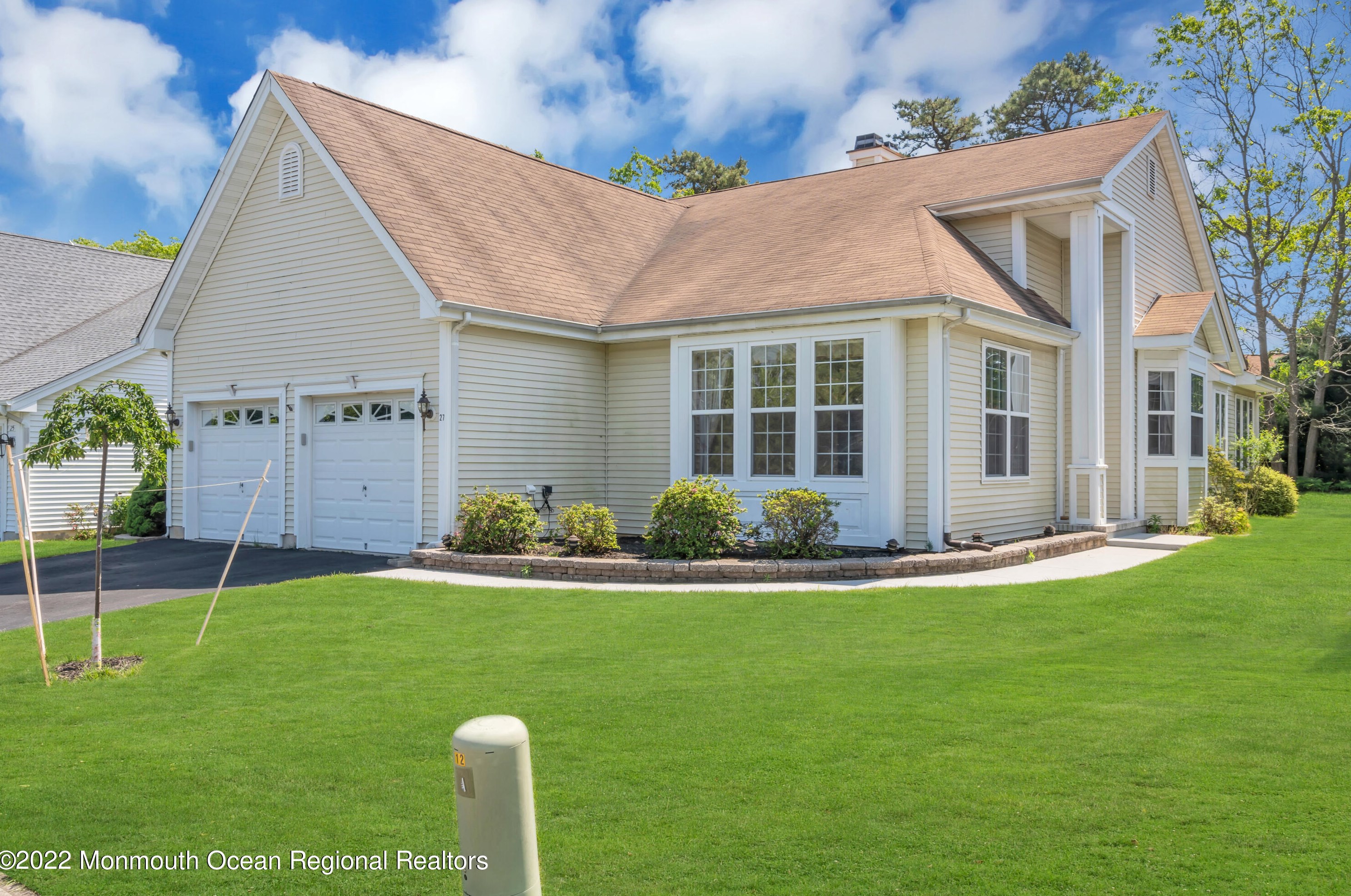 27 Lakeland Dr, Barnegat Township, NJ 08005-5545