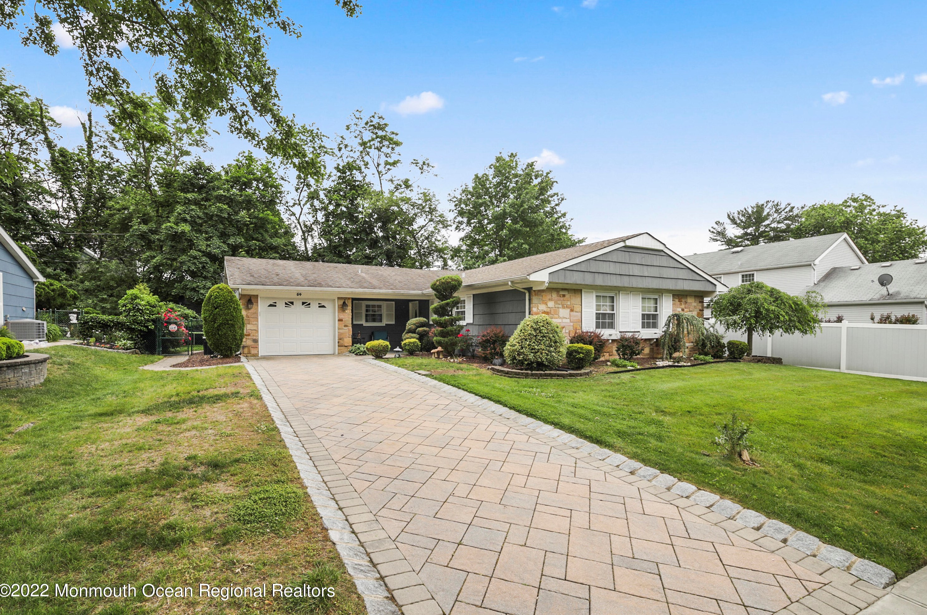 54 Ivy Hill Dr, Matawan, NJ 07747-1540