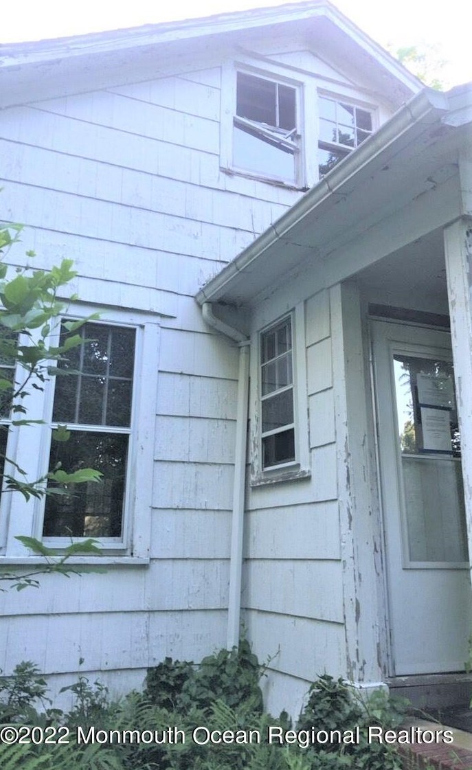 40 Reeds Rd, Tinton Falls, NJ 07724