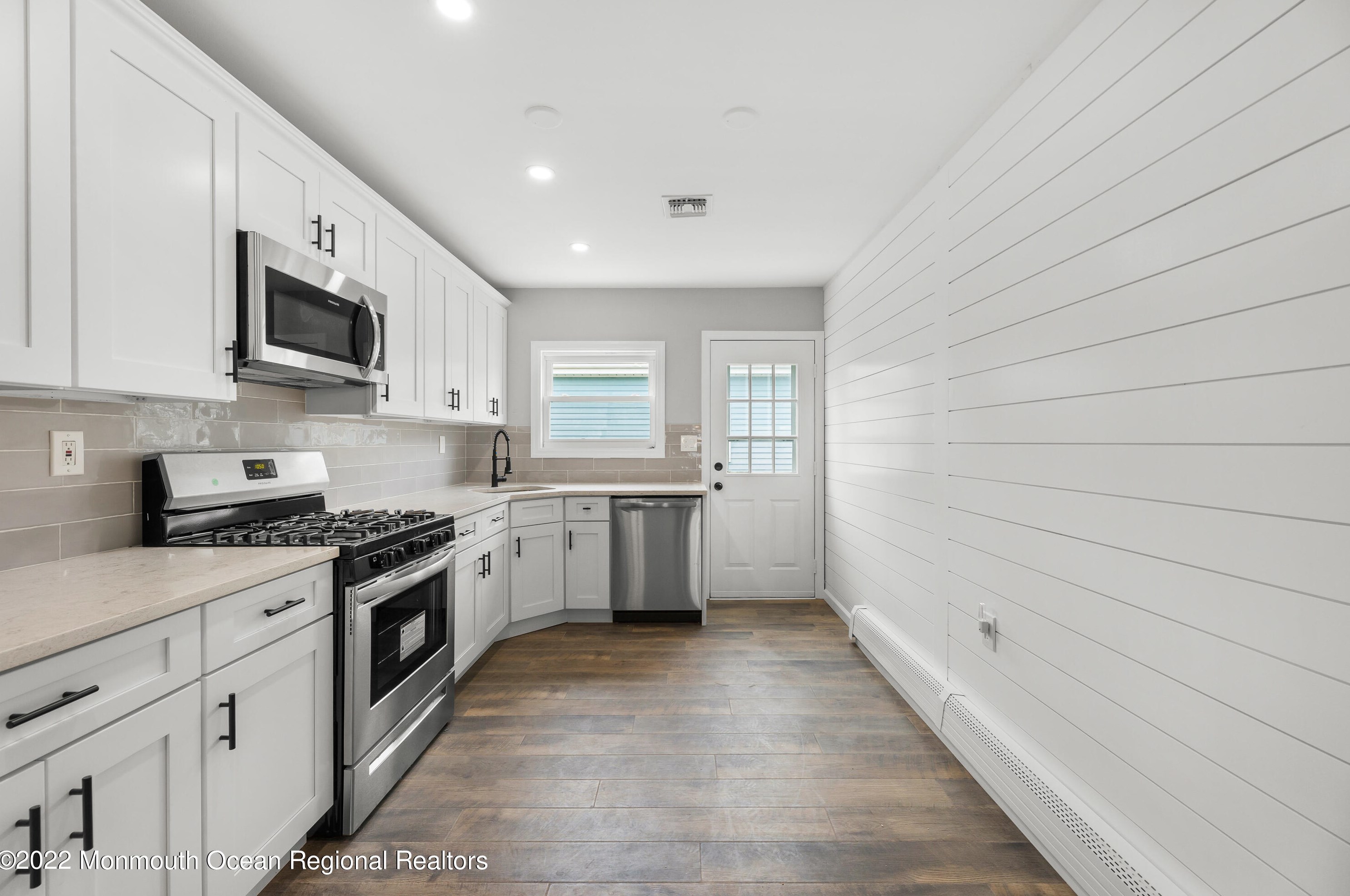 71 Hyannis St, Toms River NJ  08757-3843 exterior