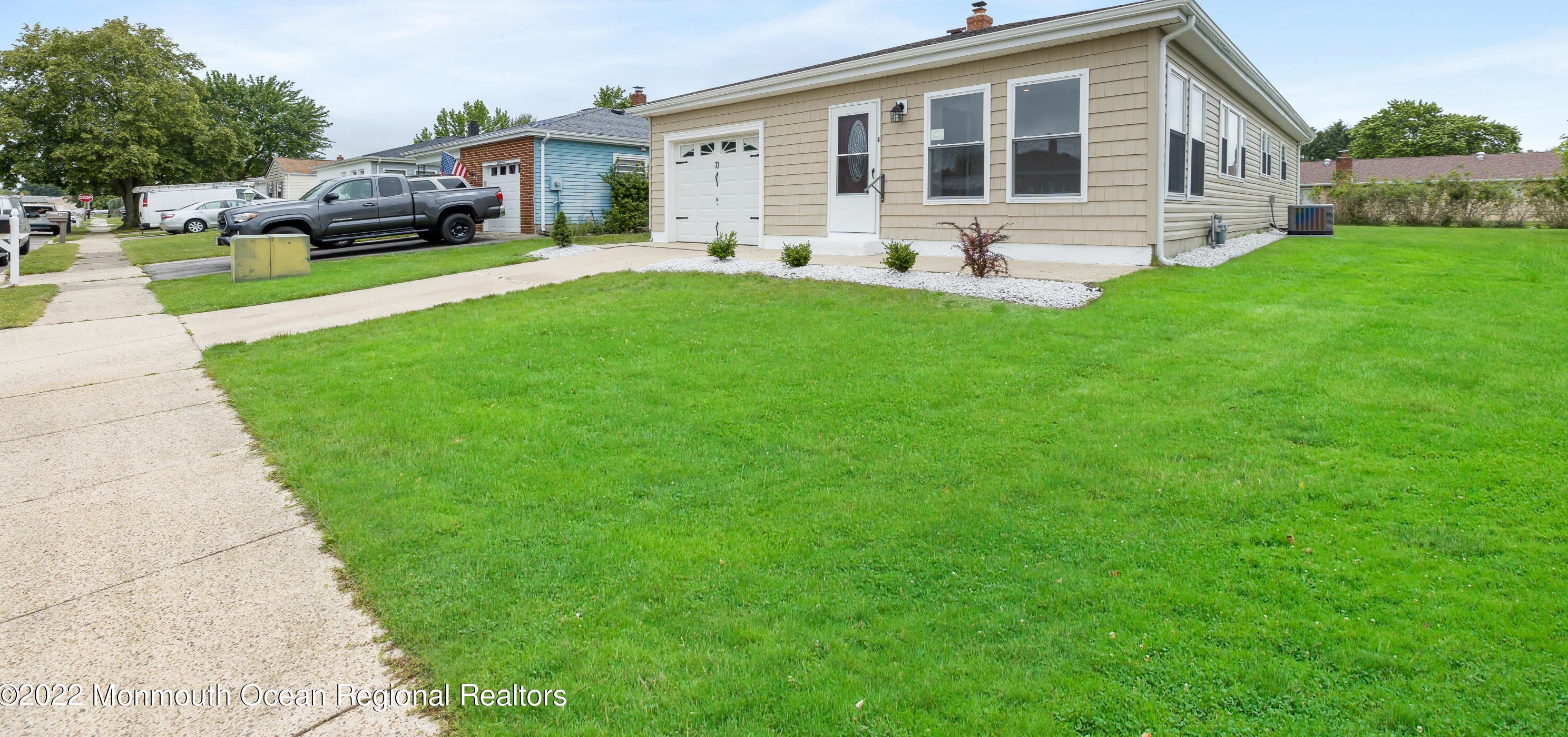 71 Hyannis St, Toms River NJ  08757-3843 exterior