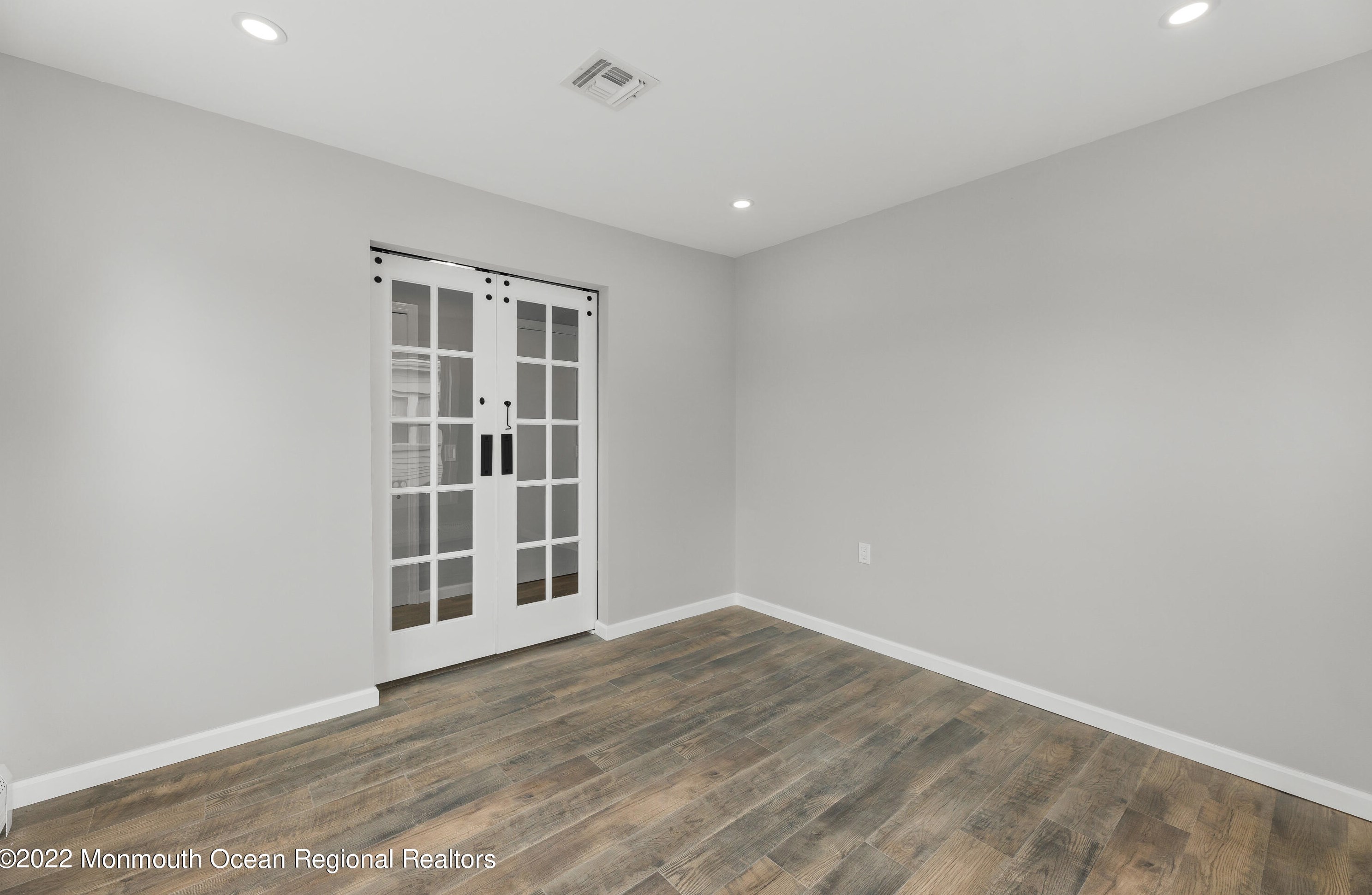 71 Hyannis St, Toms River NJ  08757-3843 exterior