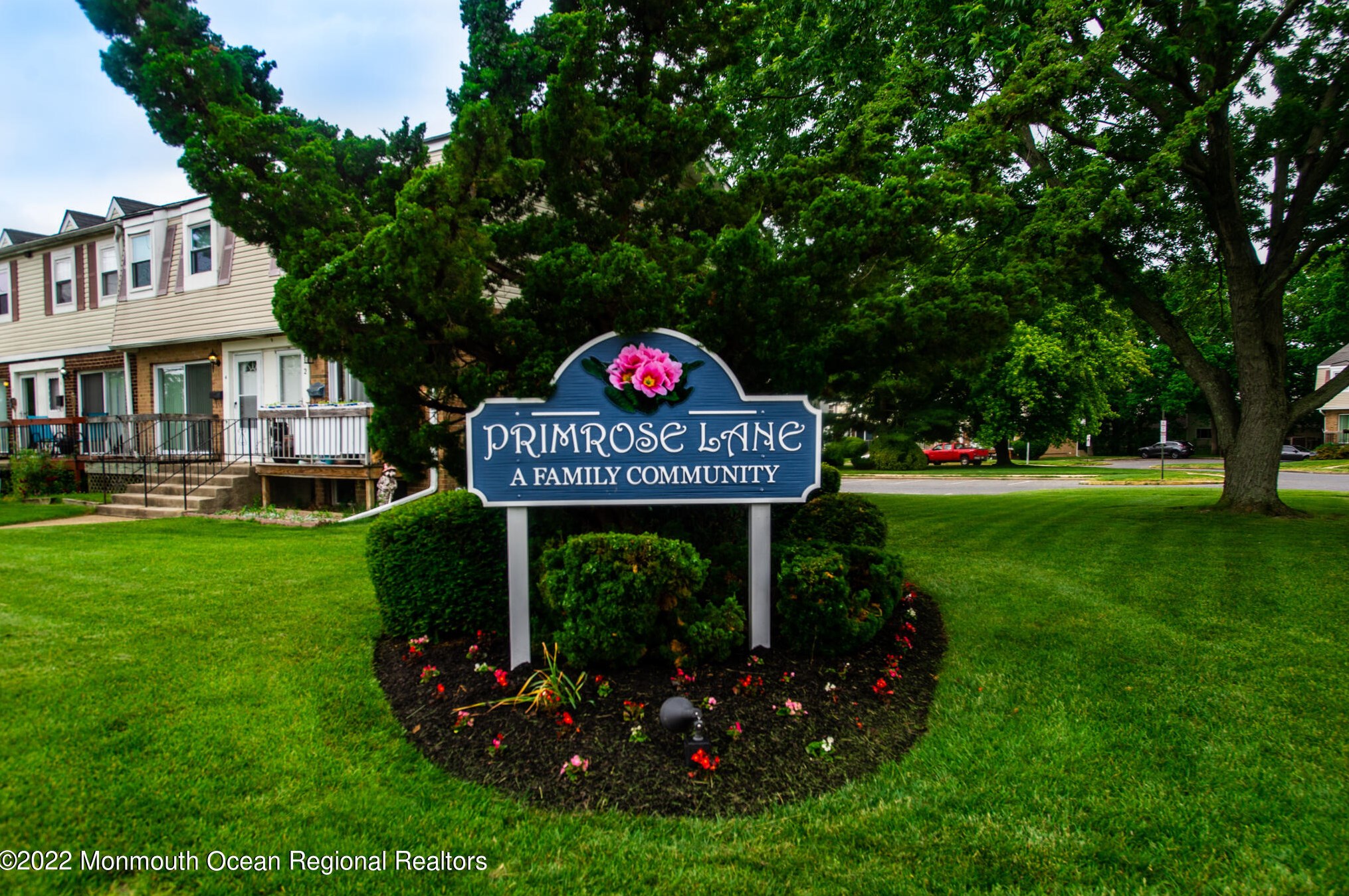8 Primrose Ln, Bricktown, NJ 08724
