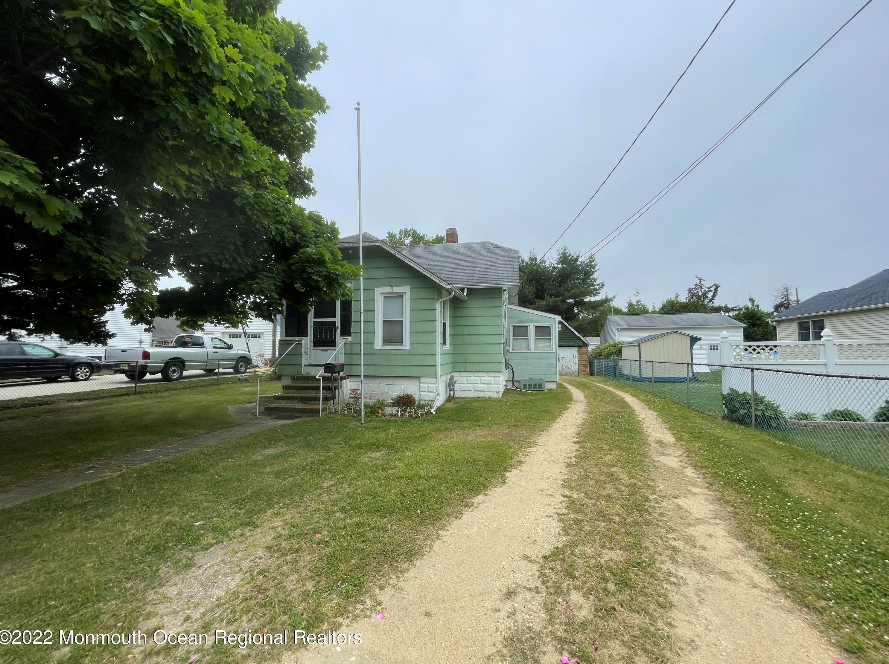 302 Marine St, Tuckerton, NJ 08087-2626