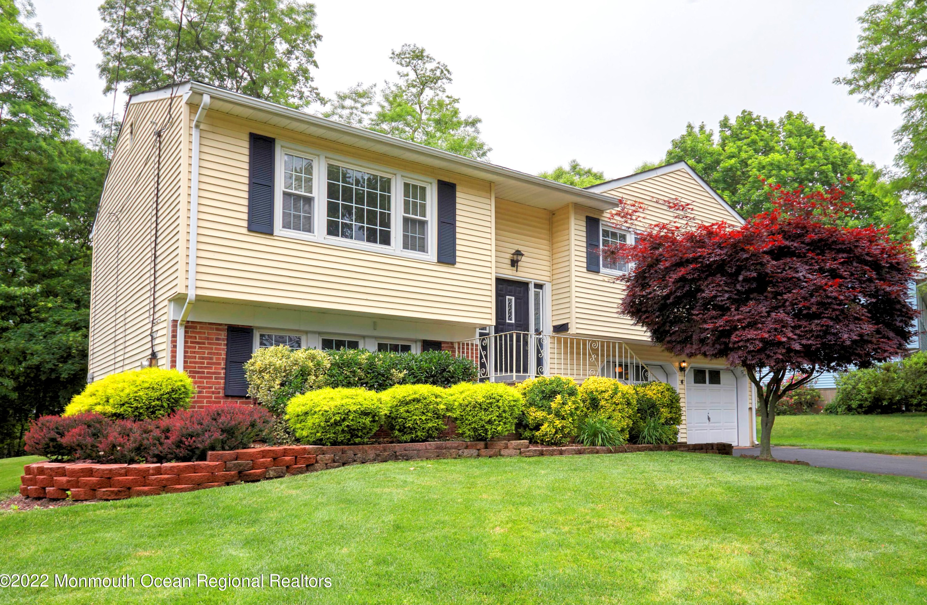 6 Chestnut Dr, Matawan, NJ 07747-2907