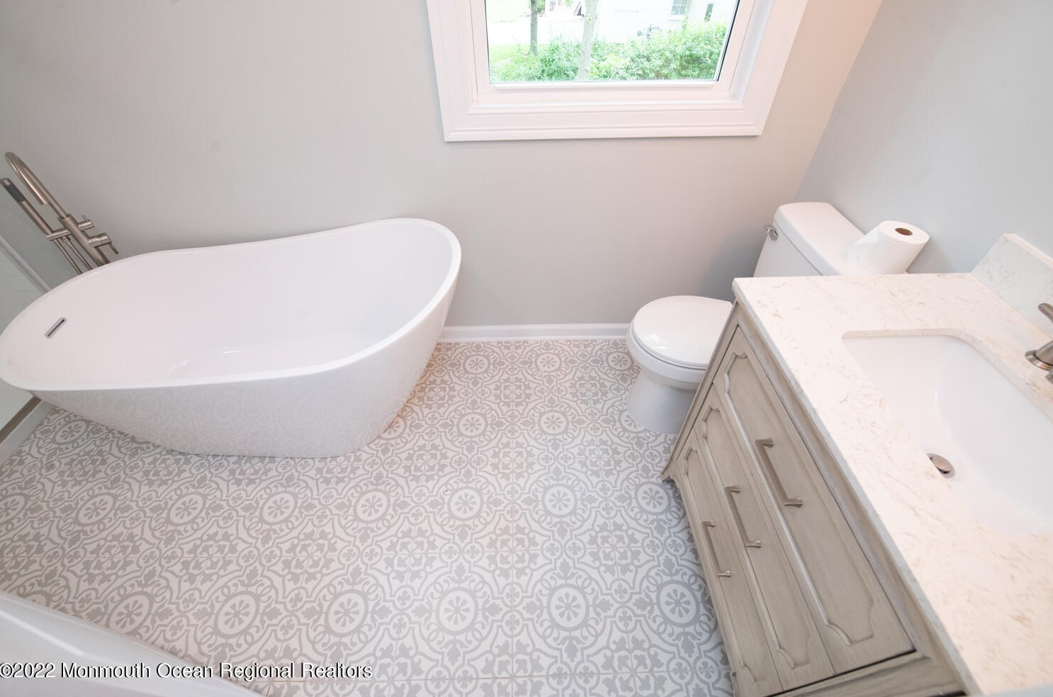 46 Avondale Ln, Matawan NJ  07747-1235 exterior