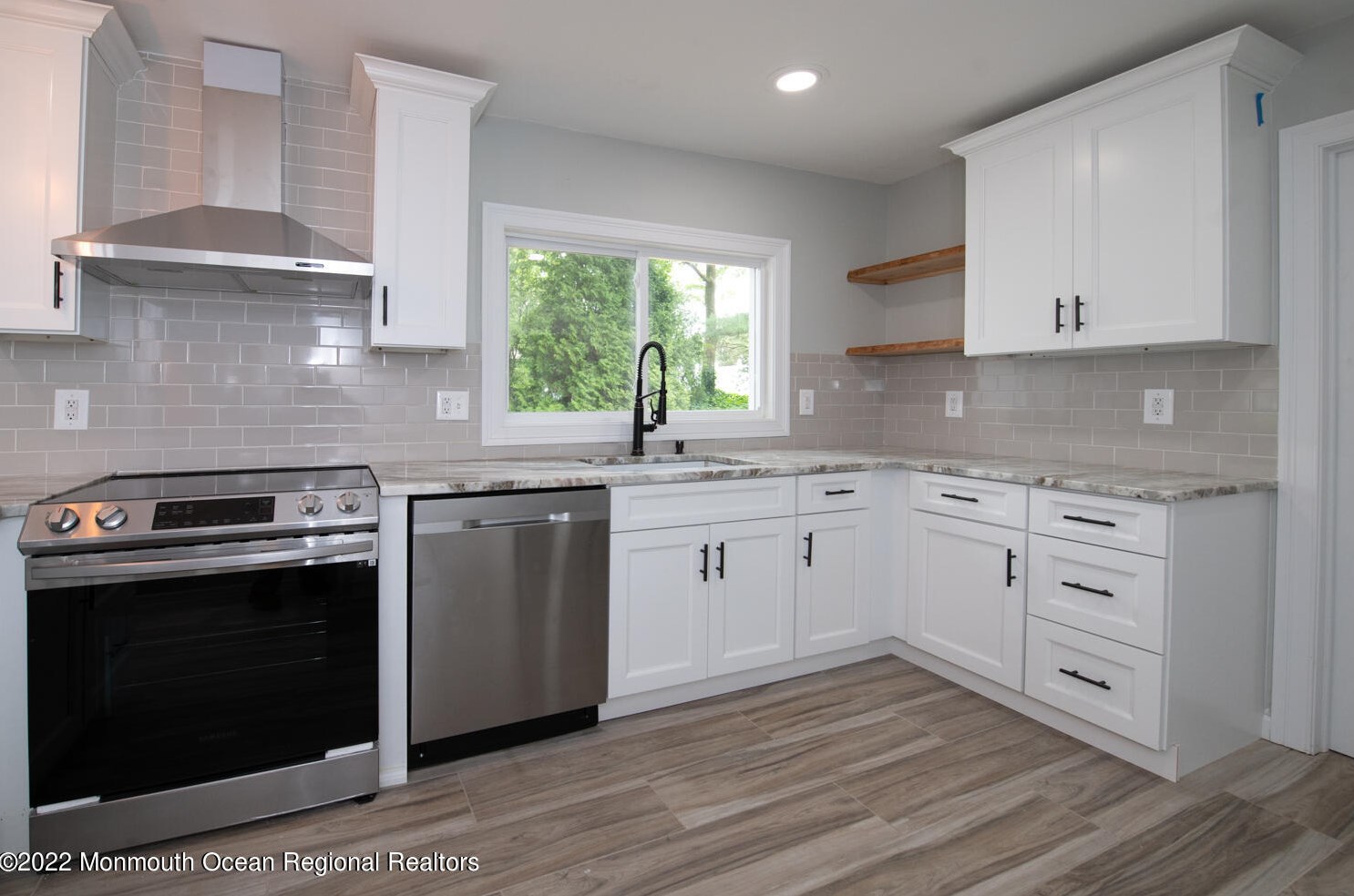 46 Avondale Ln, Matawan NJ  07747-1235 exterior