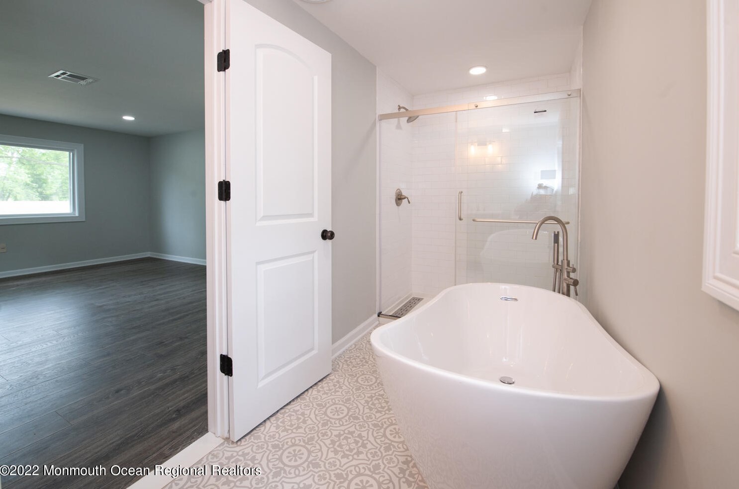 46 Avondale Ln, Matawan NJ  07747-1235 exterior