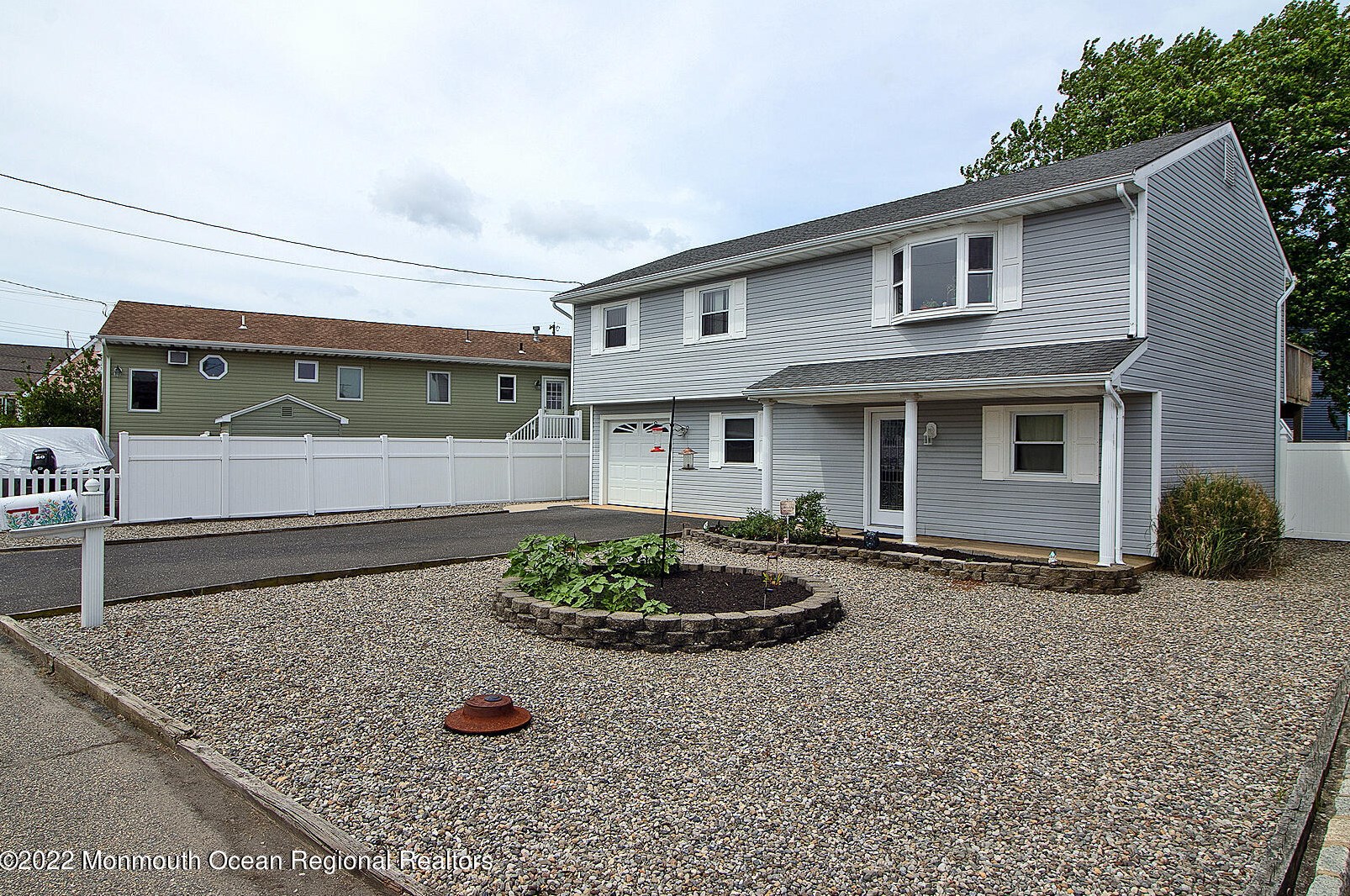 4 Harbor View Ln, Toms River, NJ 08753