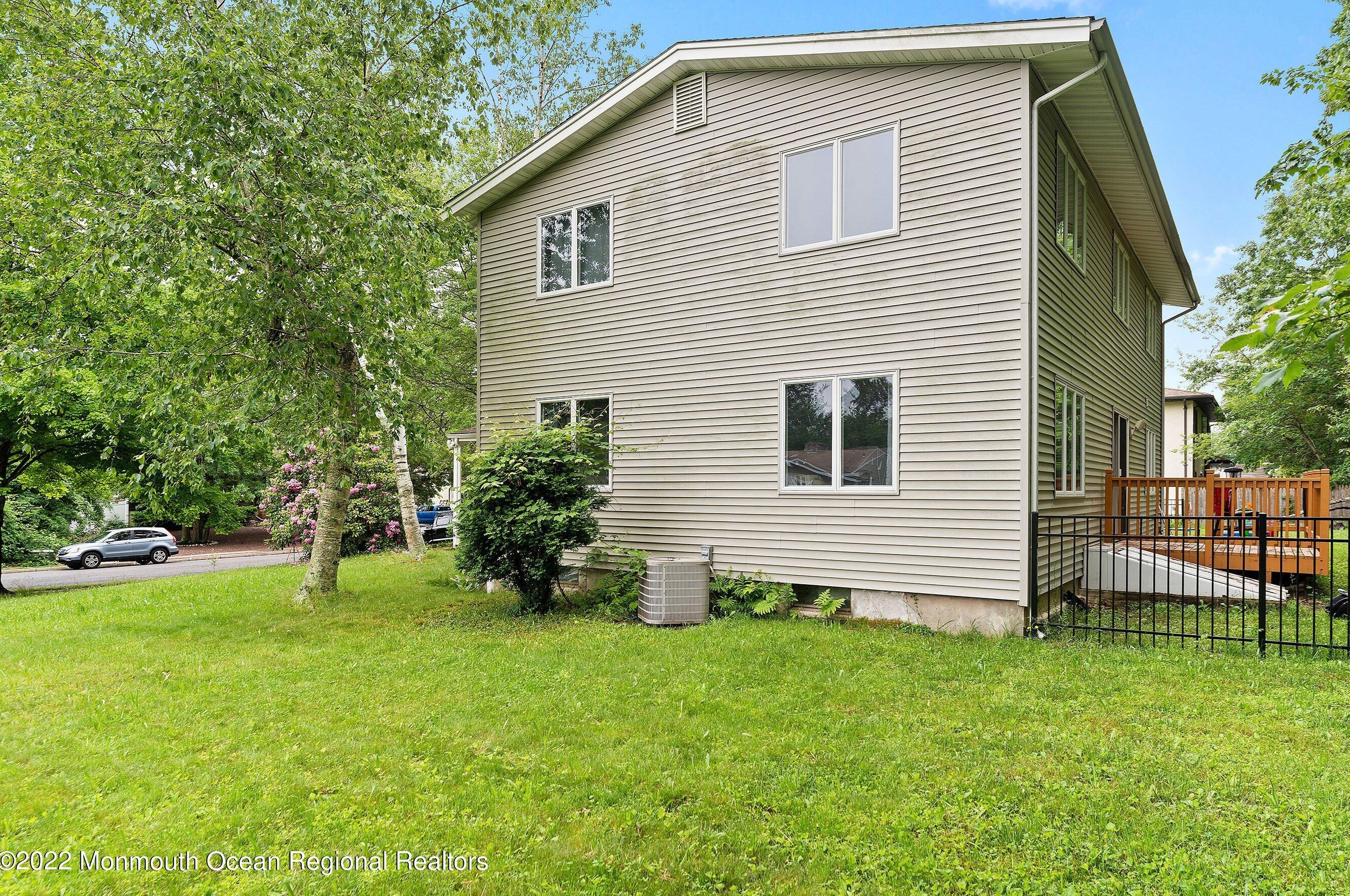 722 Mccormick Dr, Toms River NJ  08753-4338 exterior