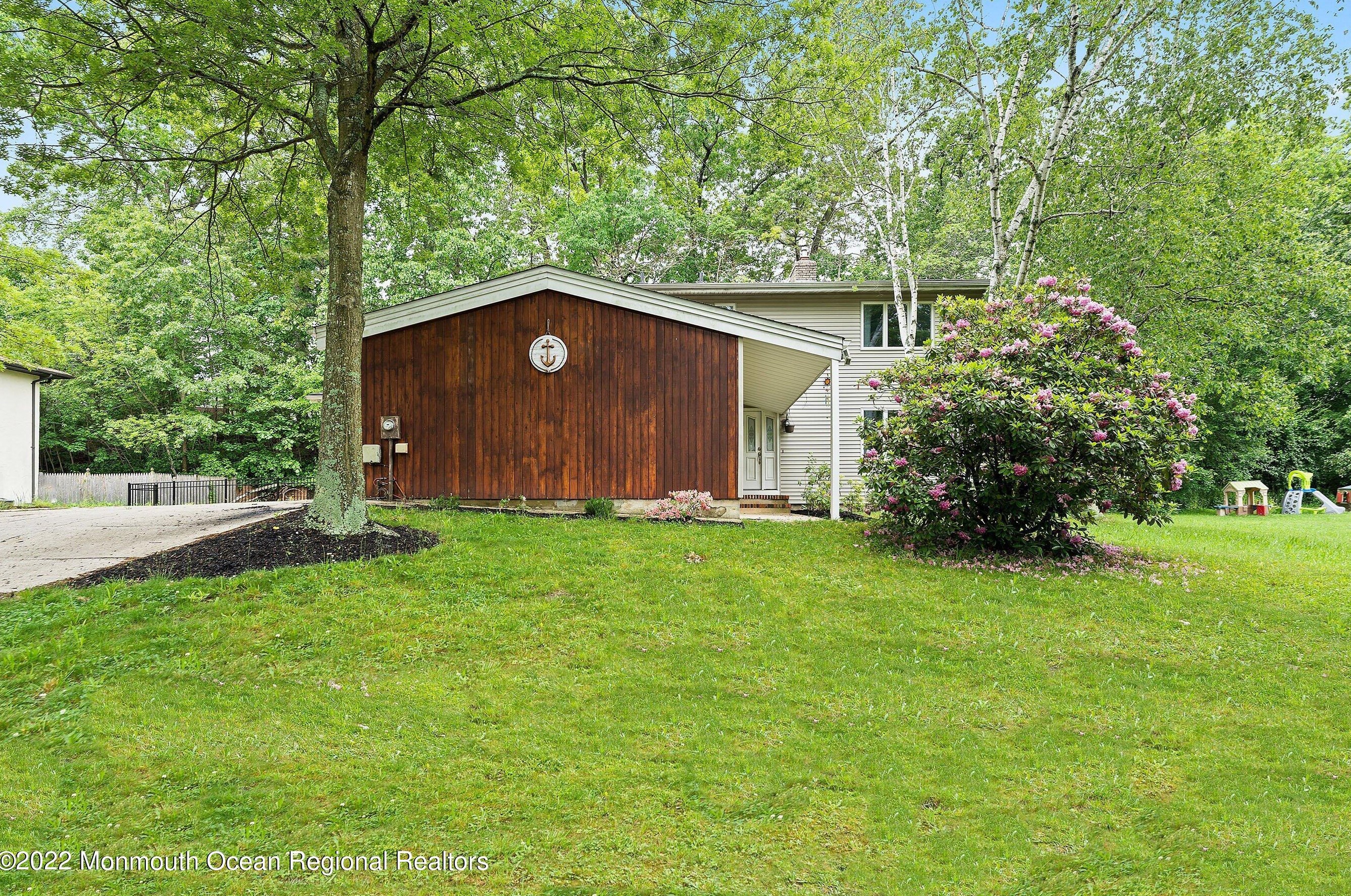 722 Mccormick Dr, Toms River NJ  08753-4338 exterior