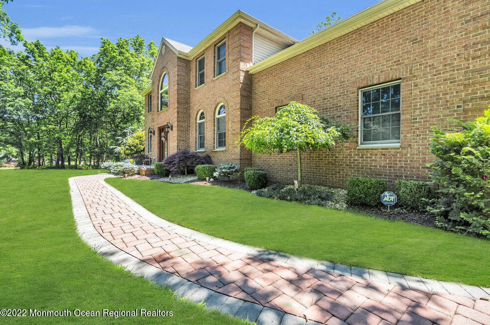 2 Paradise Pl, Millstone Township, NJ 08510-8751