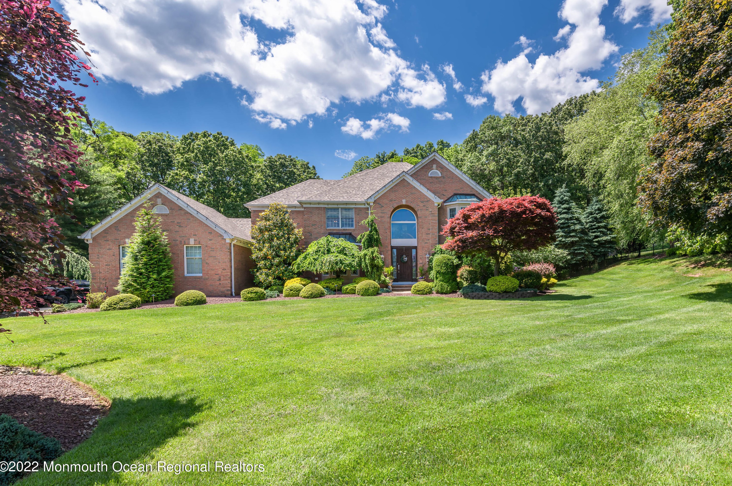 6 Shadowbrook Dr, Vanderburg, NJ 07722-2204