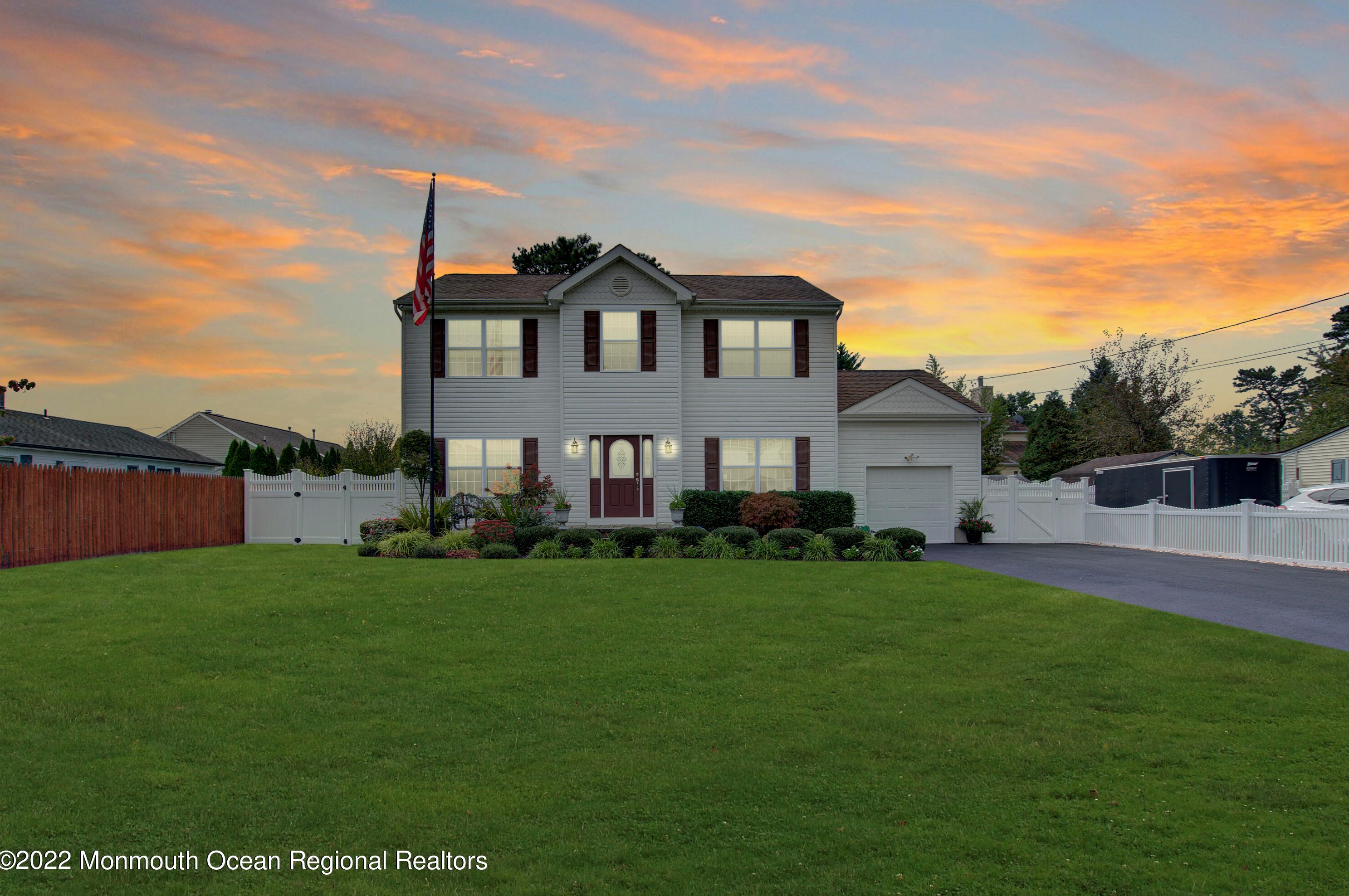 932 8th Ave, Toms River, NJ 08757-2548