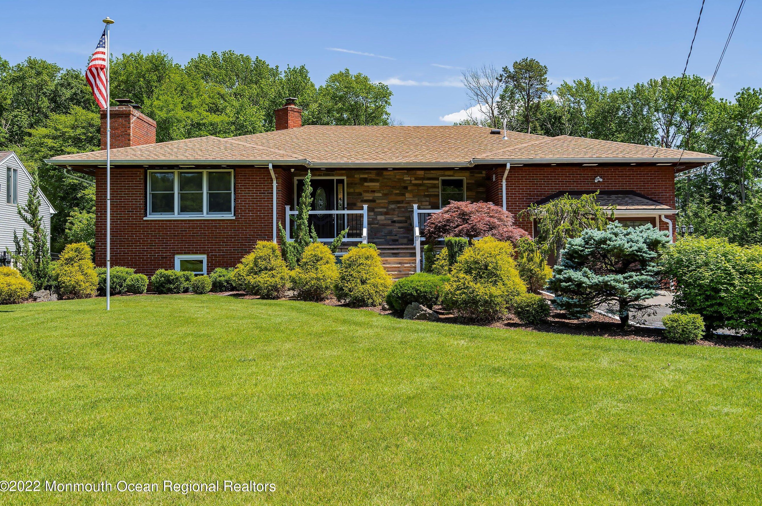 28 Center Ave, Matawan, NJ 07747-3312