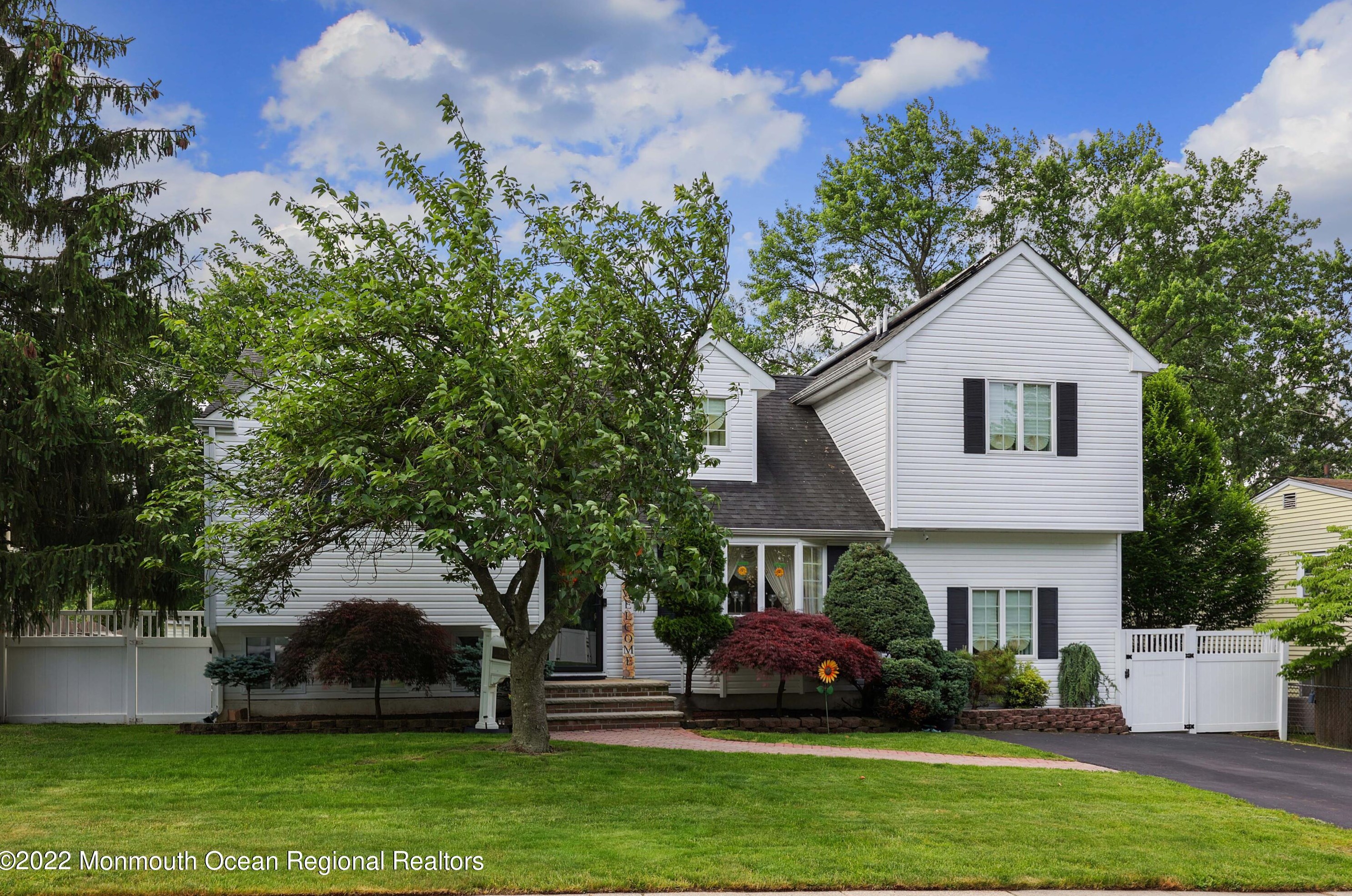64 Nevada Dr, Hazlet, NJ 07730