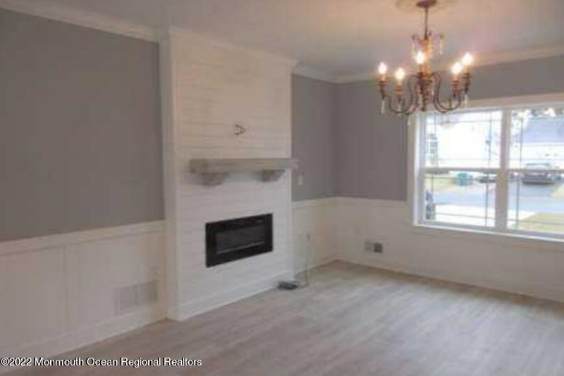 633 Amsterdam Ave, Toms River, NJ 08757-1308