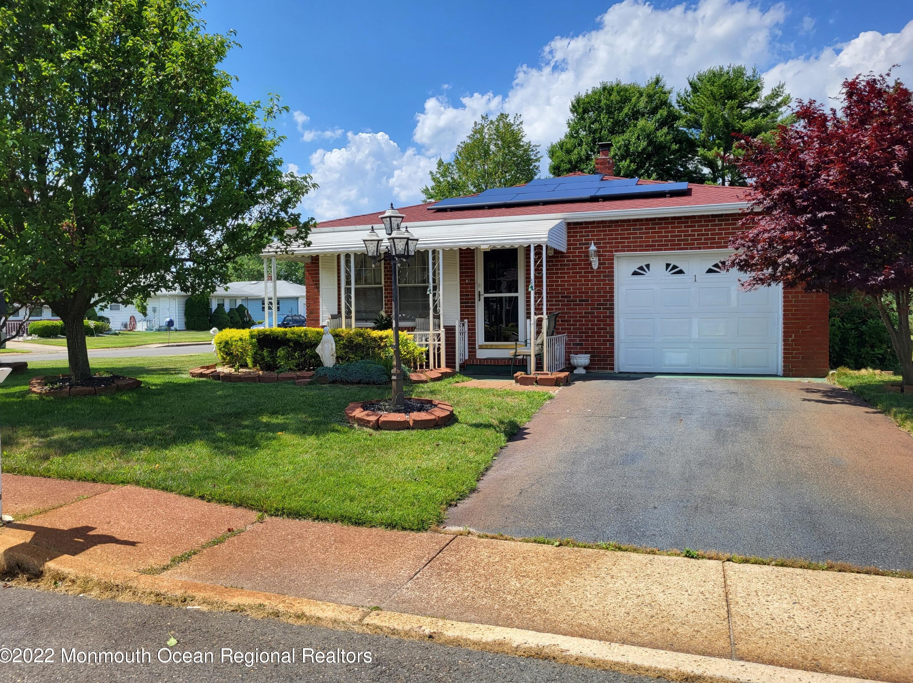 1 Castries St, Toms River, NJ 08757-3929