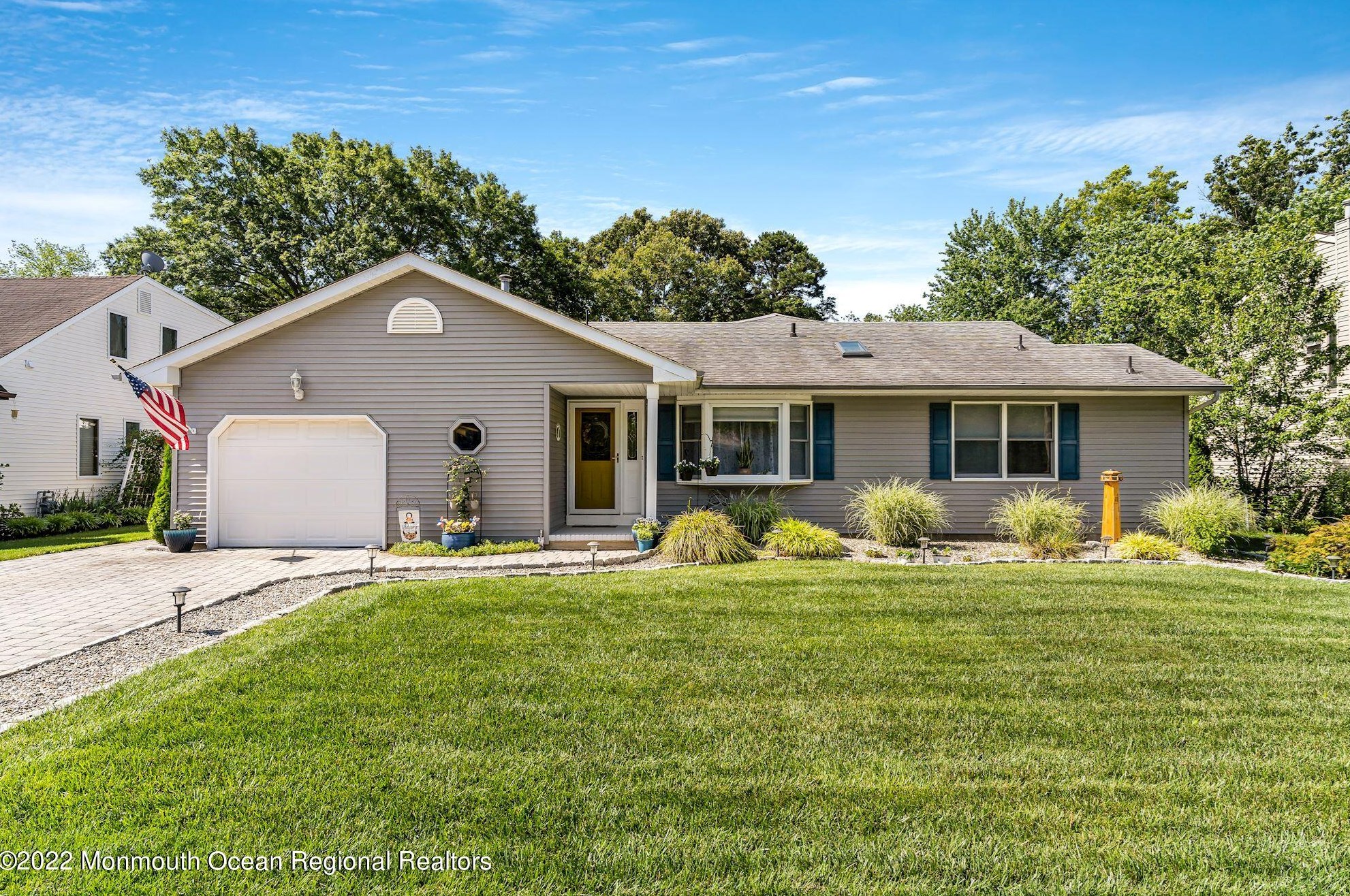 302 Riviera Dr, Lacey, NJ 08731