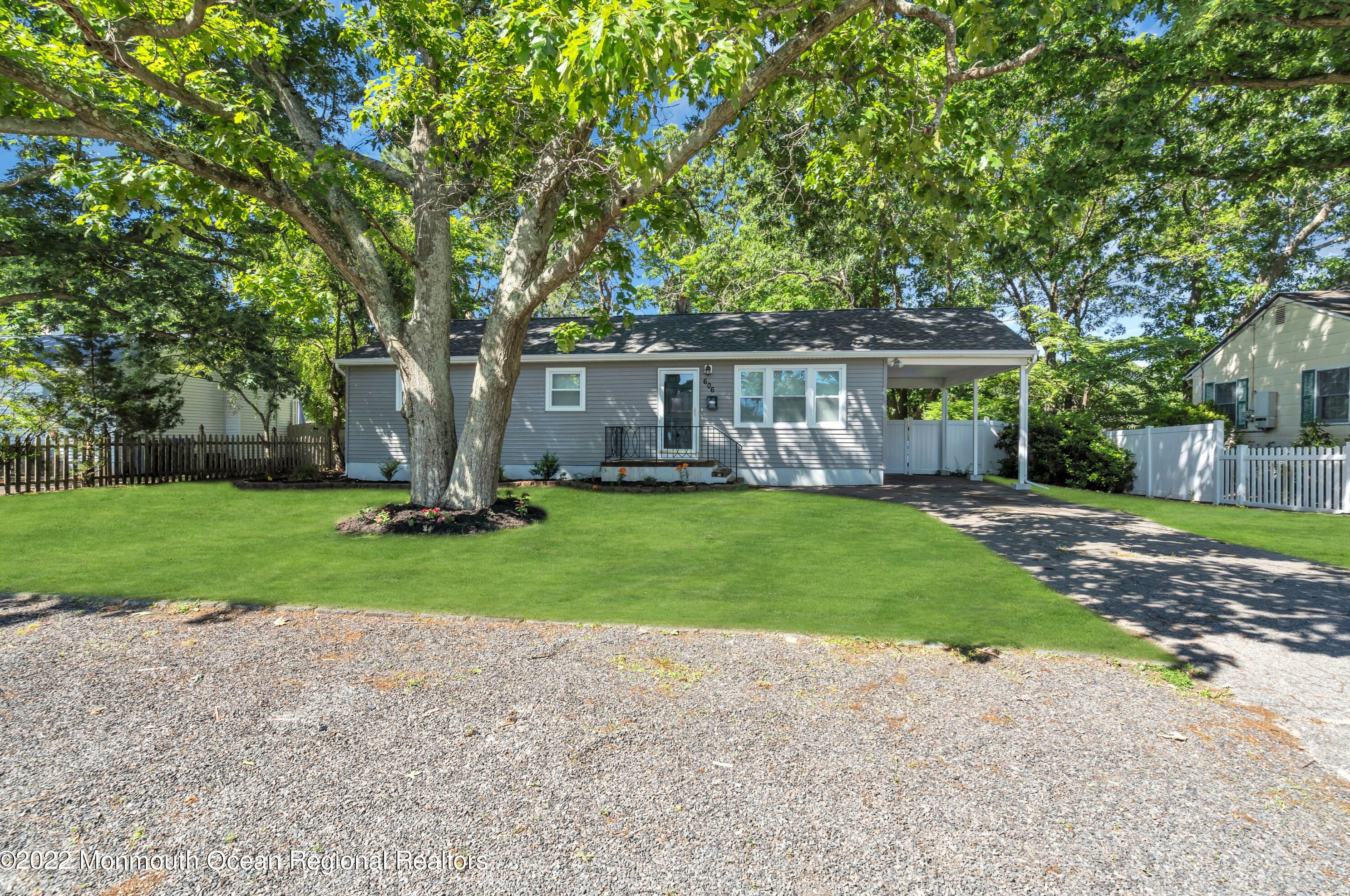 606 Midstreams Rd, Bricktown, NJ 08724