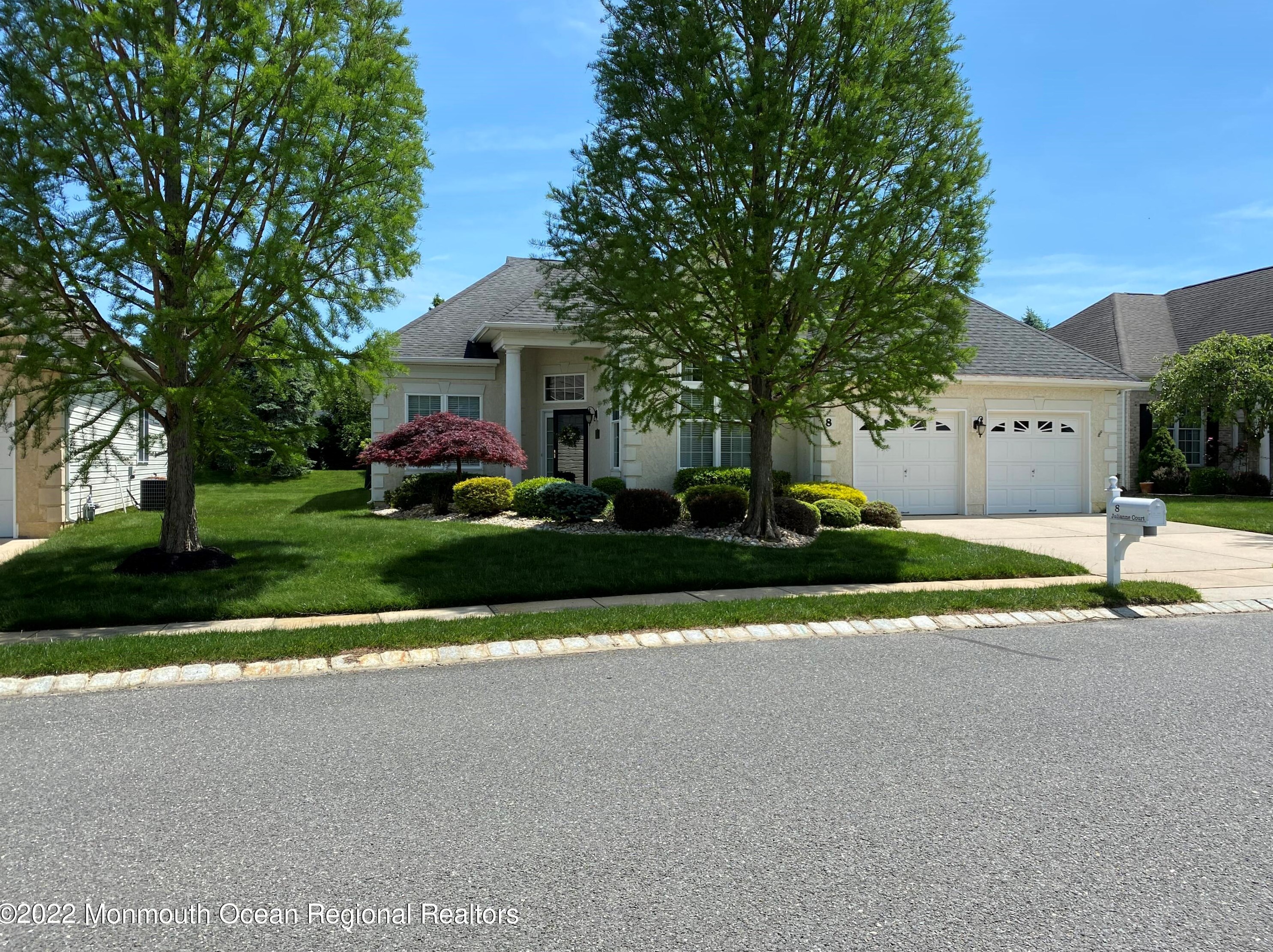 8 Julianne Ct, East Freehold, NJ 07728