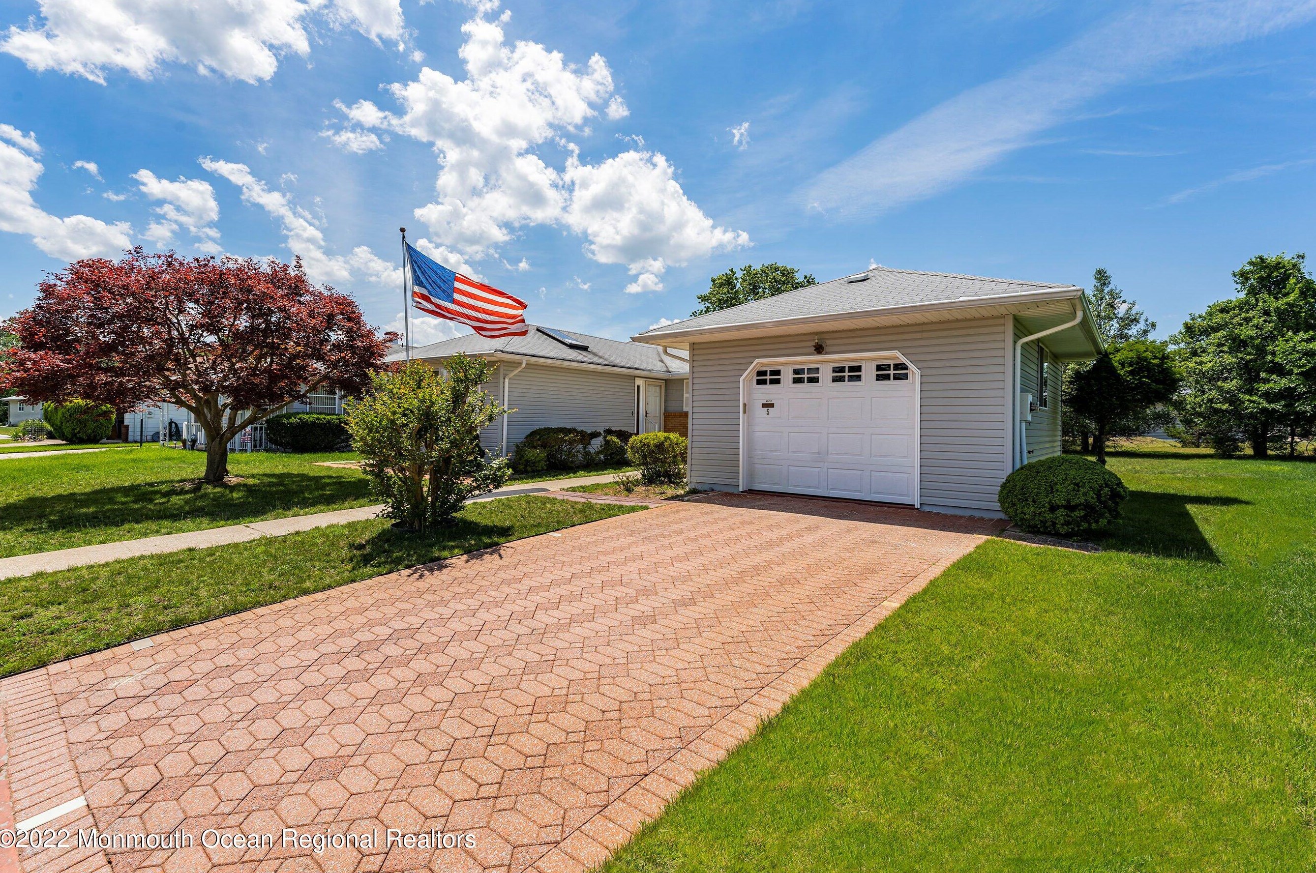 5 Bonasse St, Toms River, NJ 08757-4044