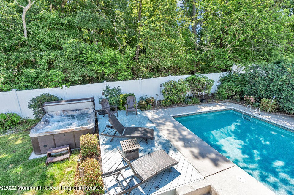 3 London Ct, Toms River NJ 08753-2215 exterior