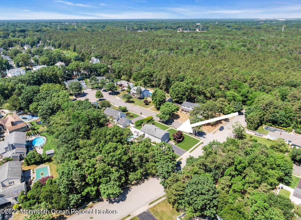 3 London Ct, Toms River NJ 08753-2215 exterior