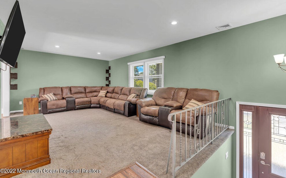 3 London Ct, Toms River NJ 08753-2215 exterior