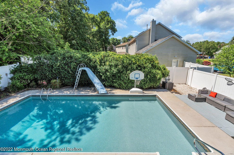 3 London Ct, Toms River NJ 08753-2215 exterior