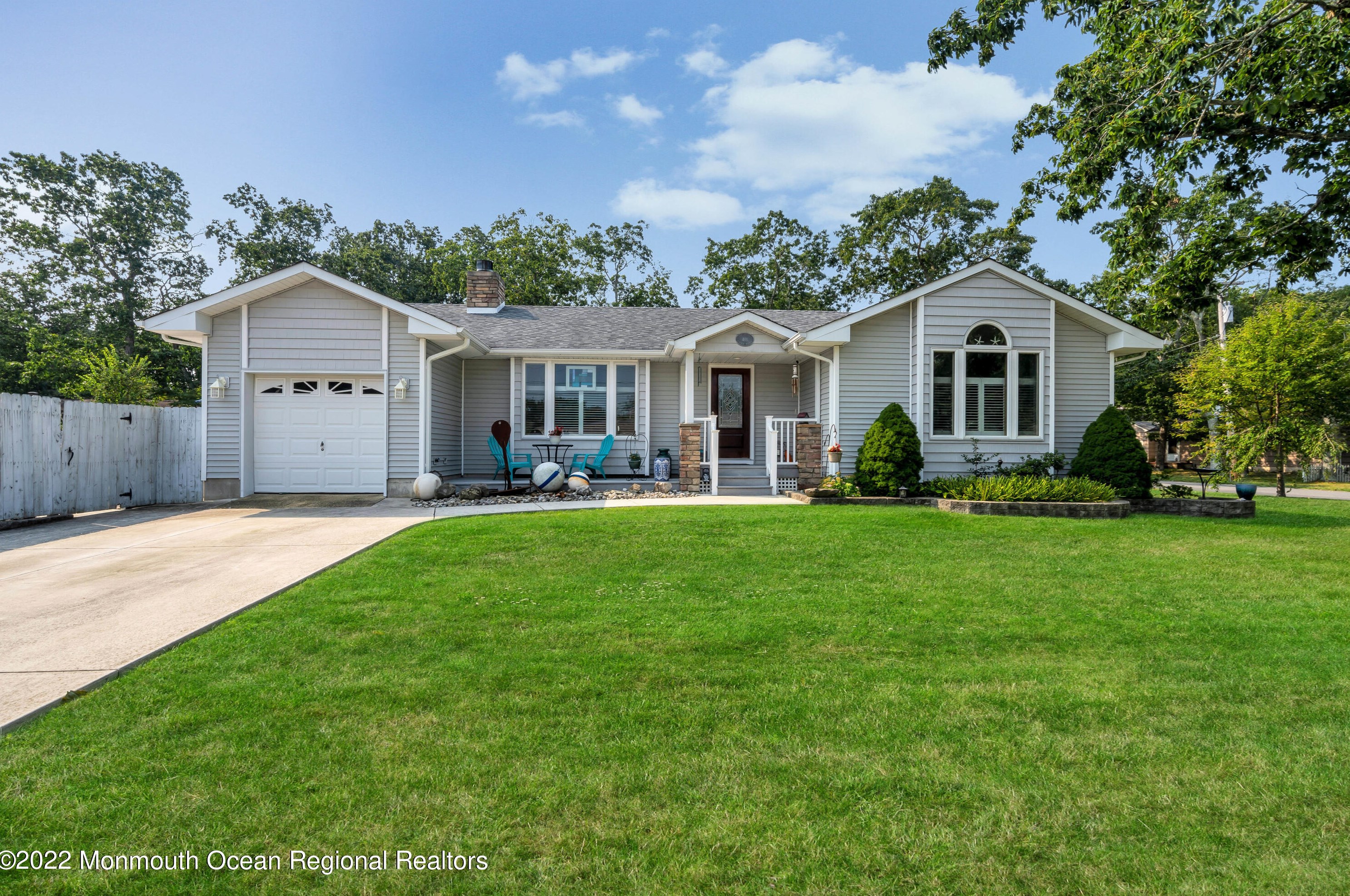 401 Linden Ave, Pine Beach, NJ 08741-1625