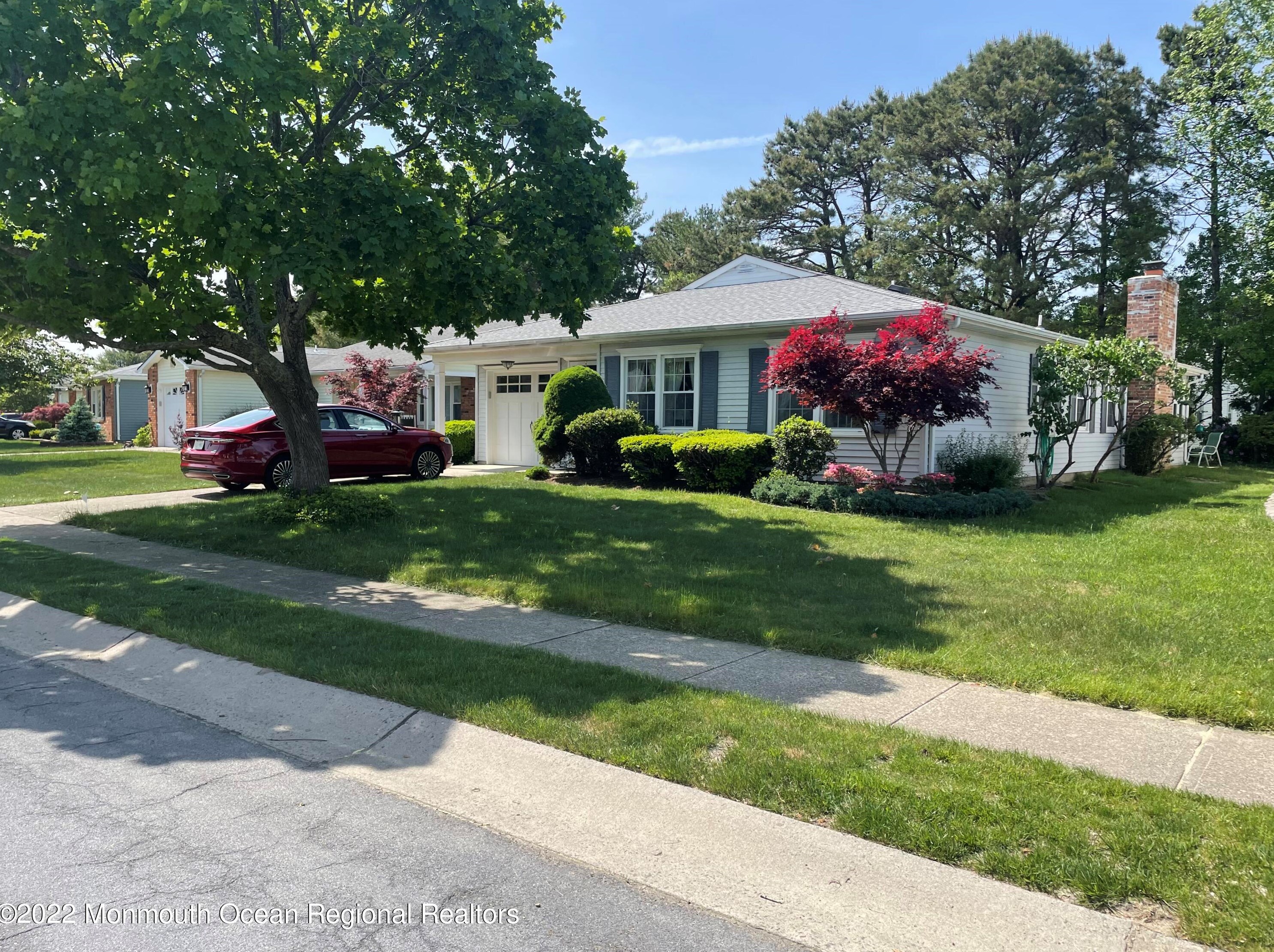 26 Meadowbrook Rd, Bricktown, NJ 08723