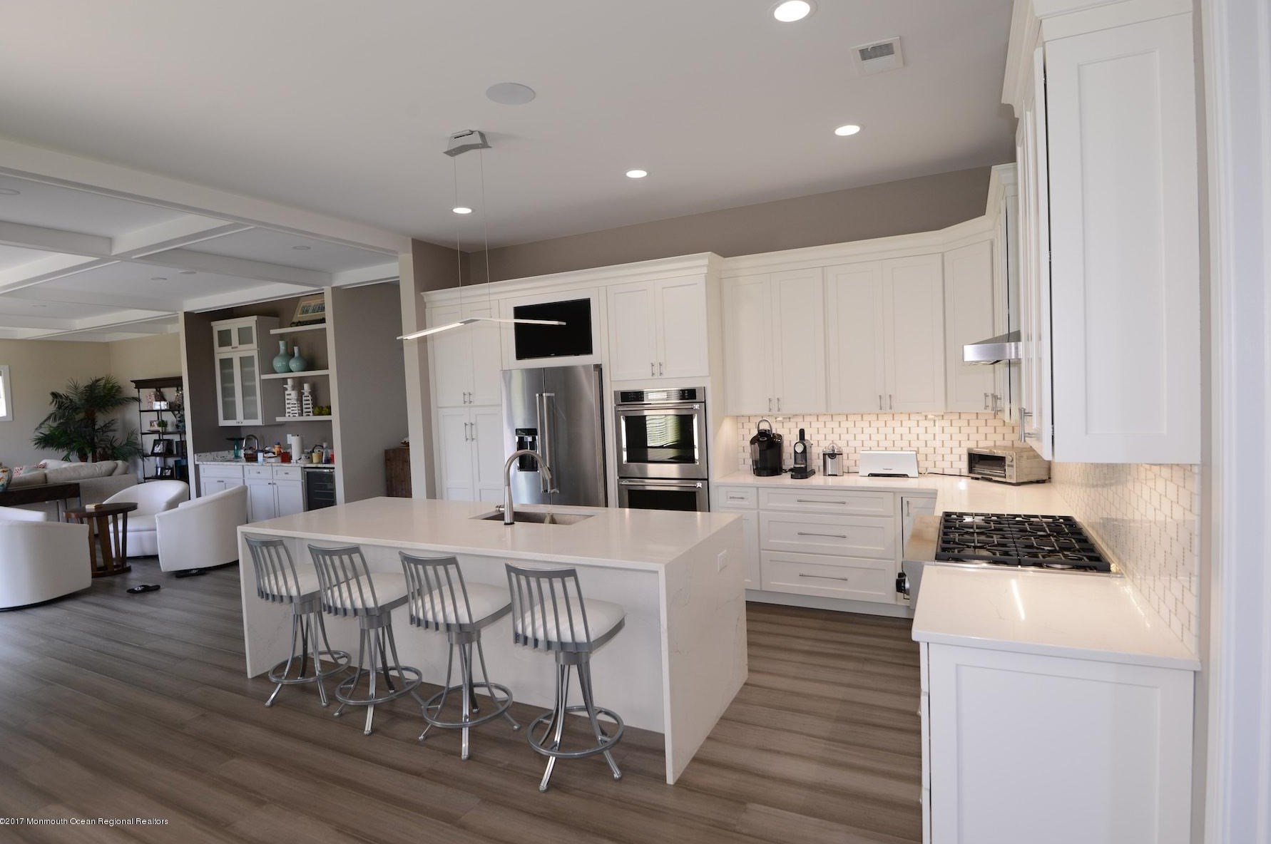 33 Seaview Ave, Monmouth Beach, NJ 07750