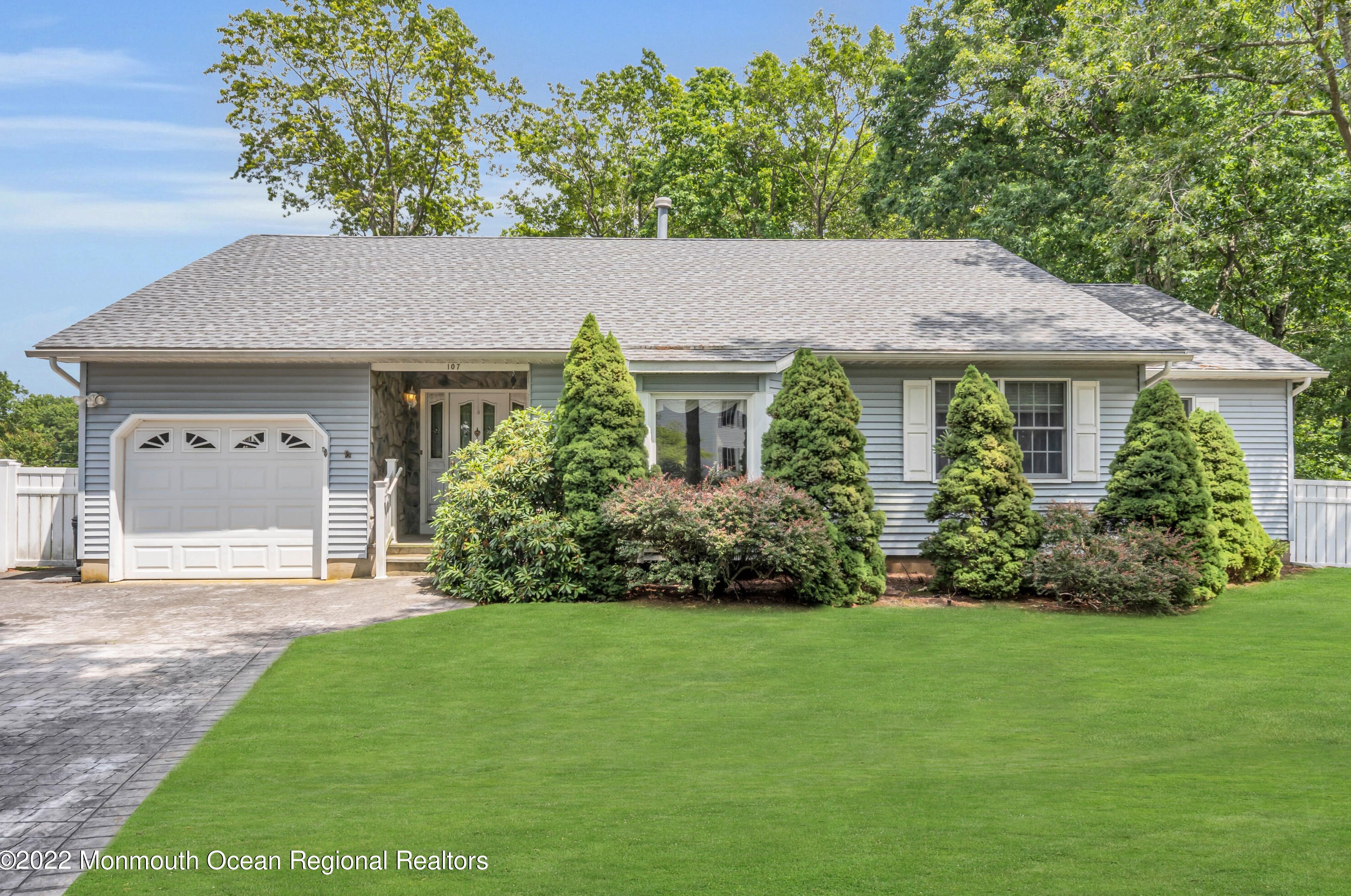107 Foxhollow Dr, Lacey Township, NJ 08734
