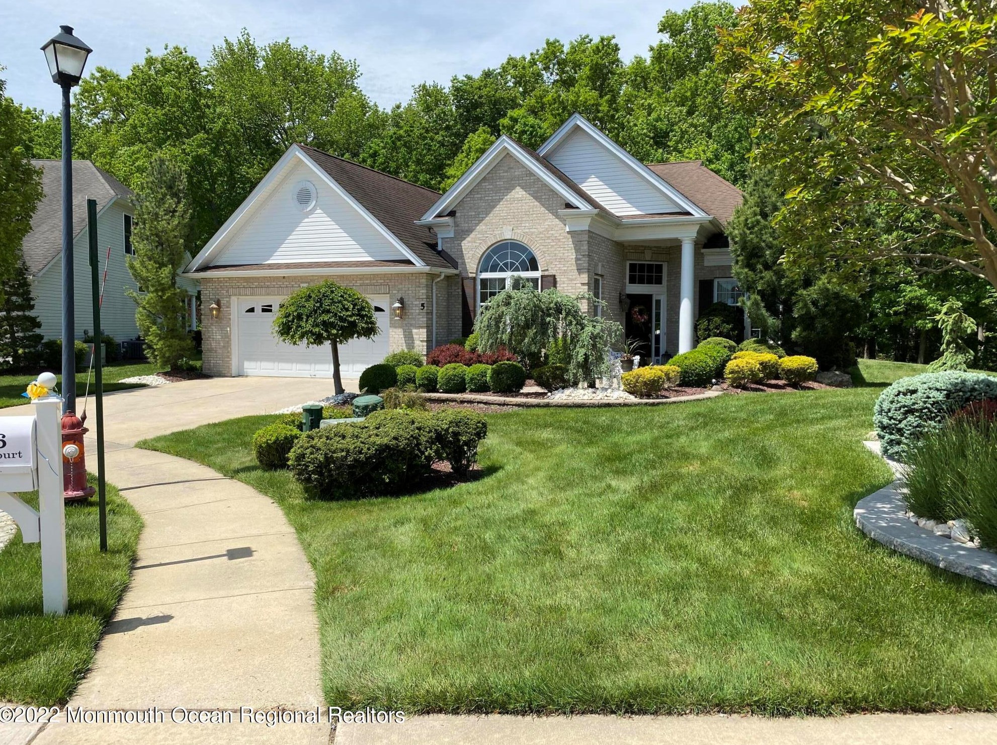 5 Kittredge Ct, East Freehold, NJ 07728