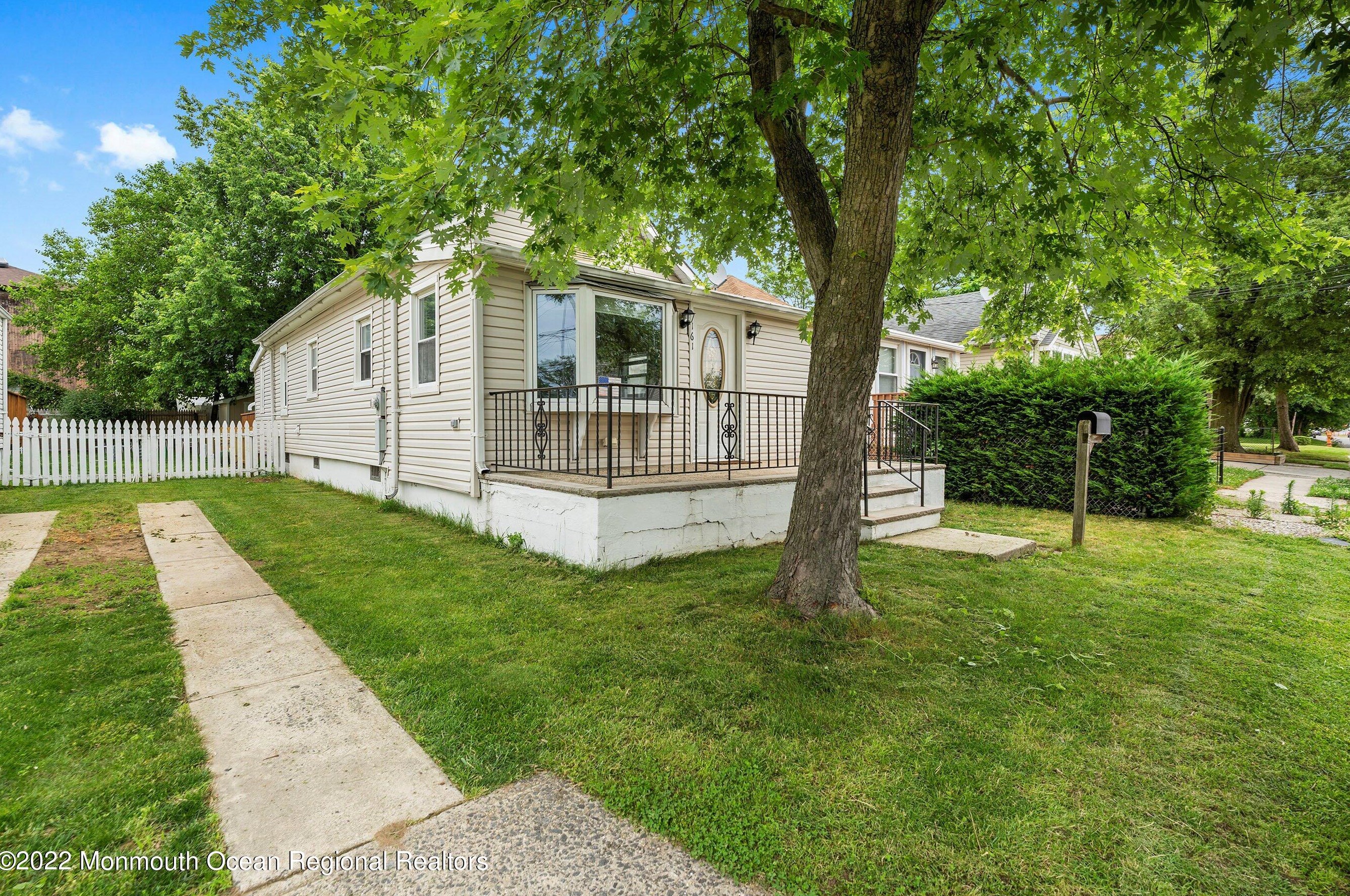 161 Seabreeze Ave, Middletown, NJ 07748