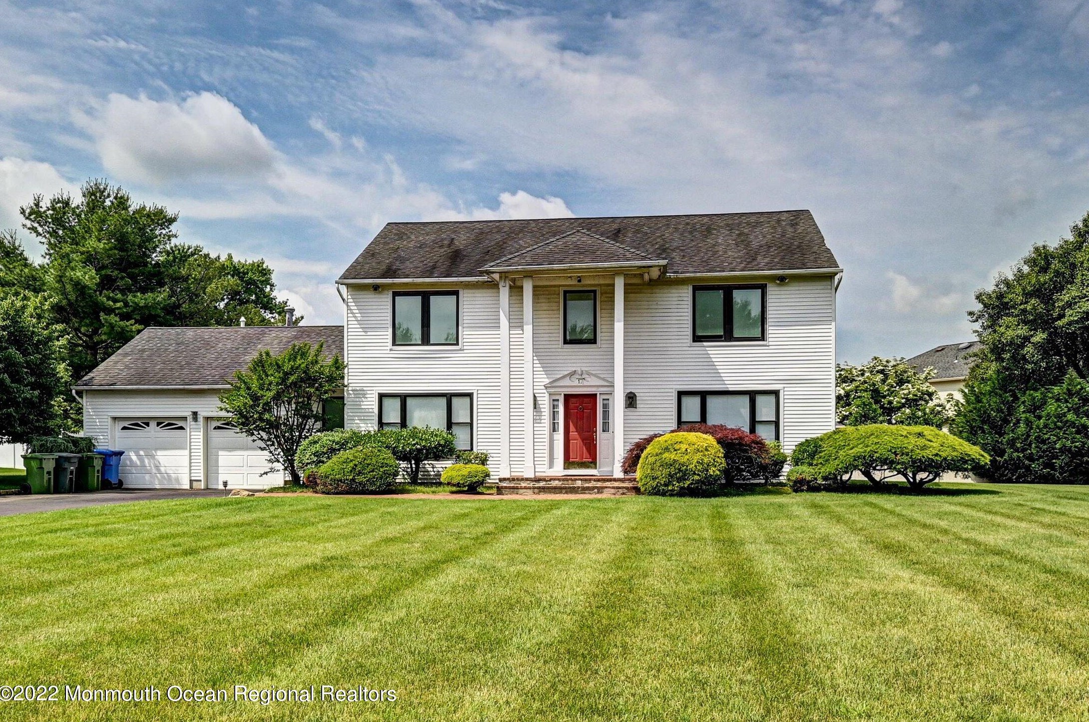 17 Green Meadow Dr, Tinton Falls, NJ 07724