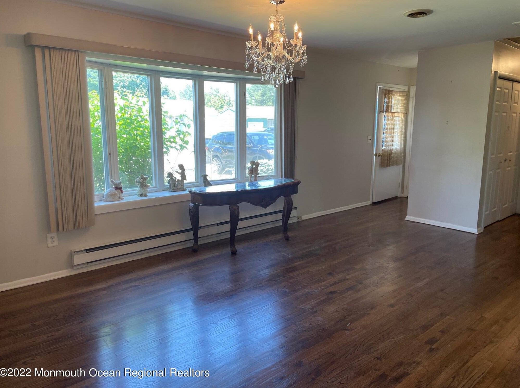 10 Chamberlain Dr, Toms River, NJ 08757