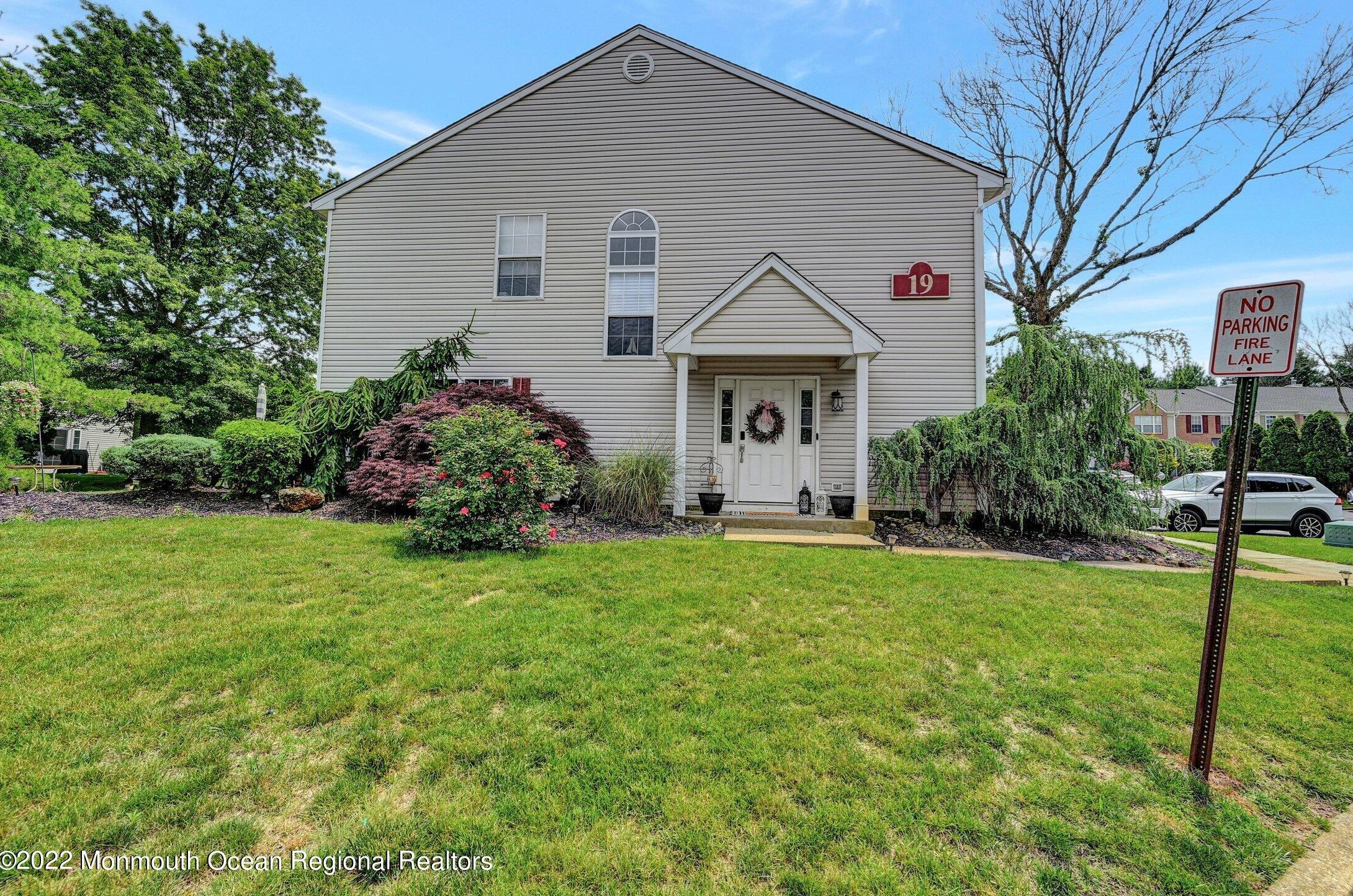 19 Haverford Ct #1, East Freehold, NJ 07728