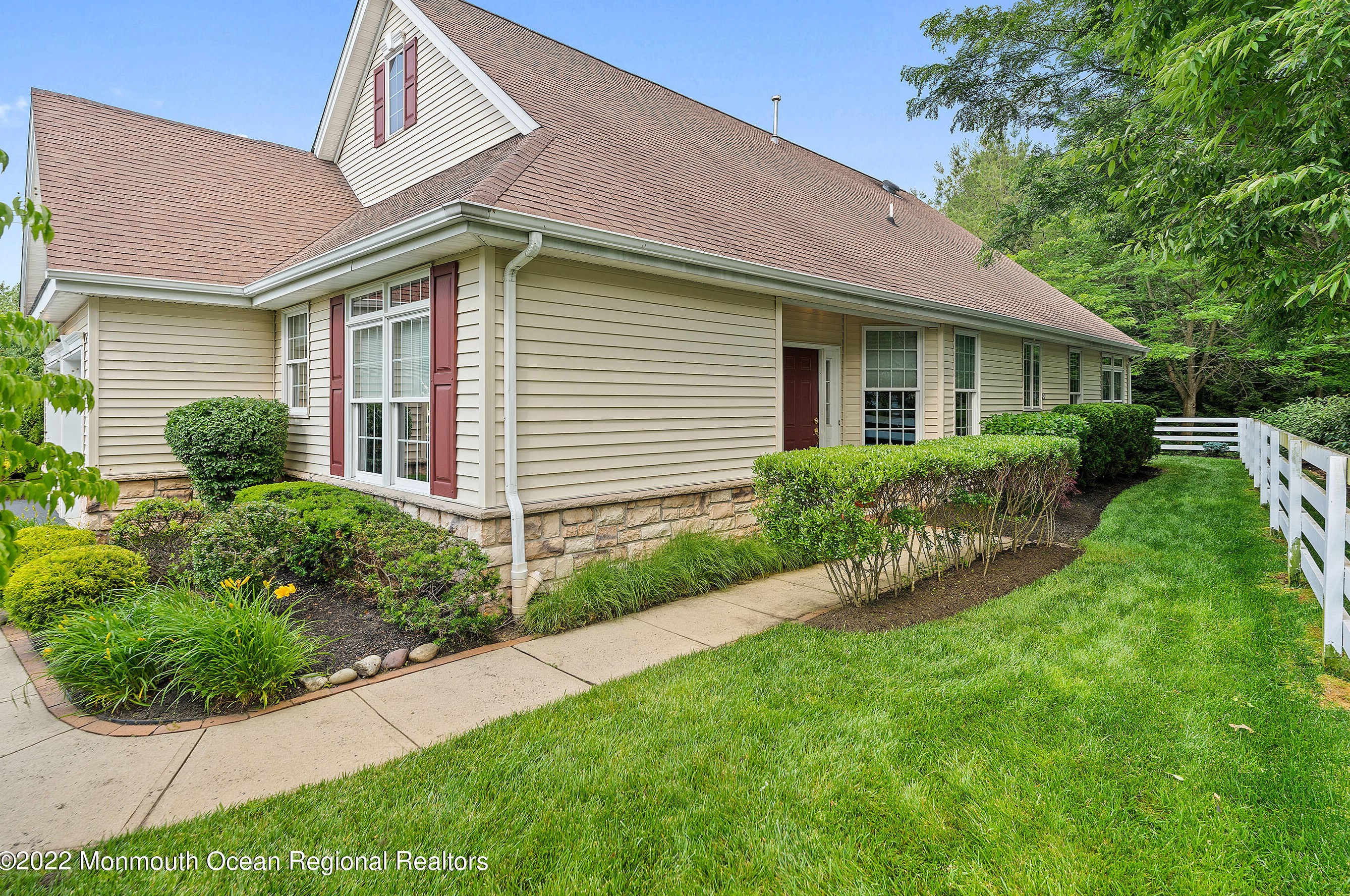 48 Londonberry Dr, Holmdel Village, NJ 07733