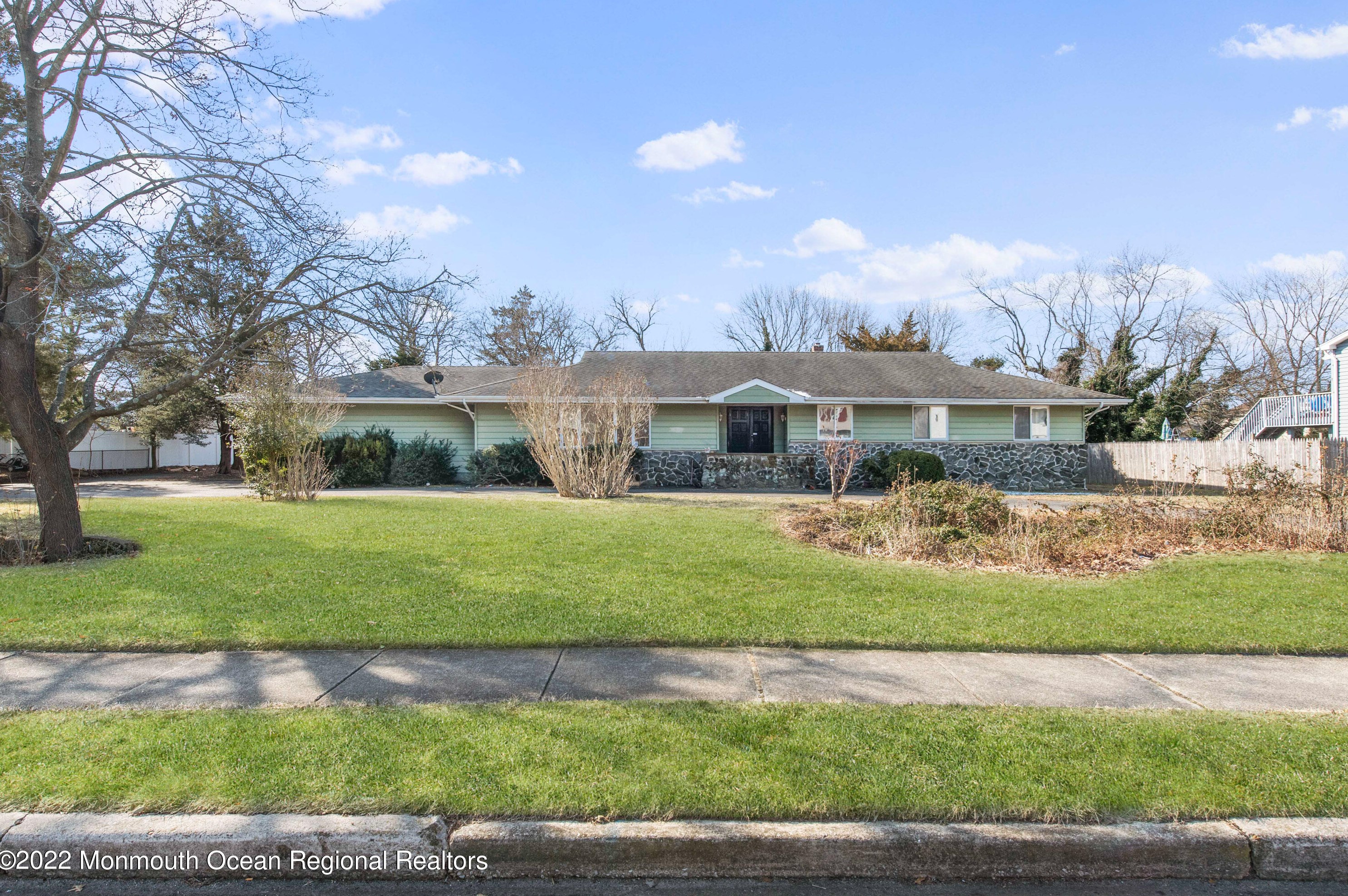 105 Walchest Dr, Toms River, NJ 08753