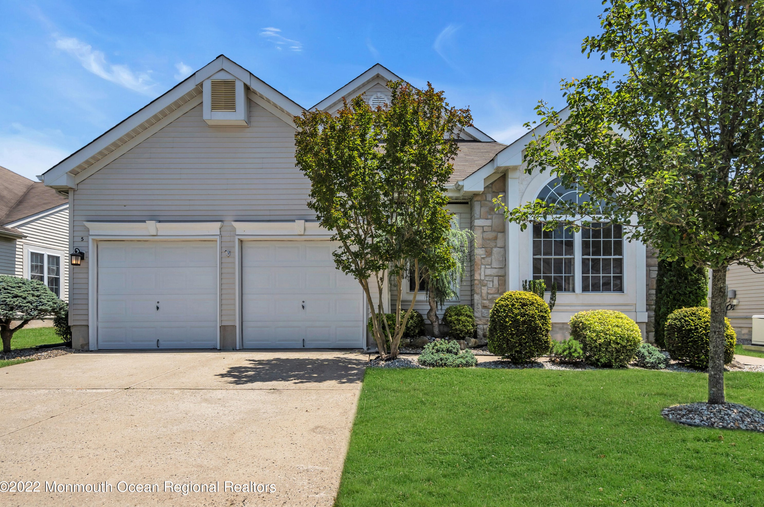 5 Cypress Point Ln, Jackson Twp, NJ 08527