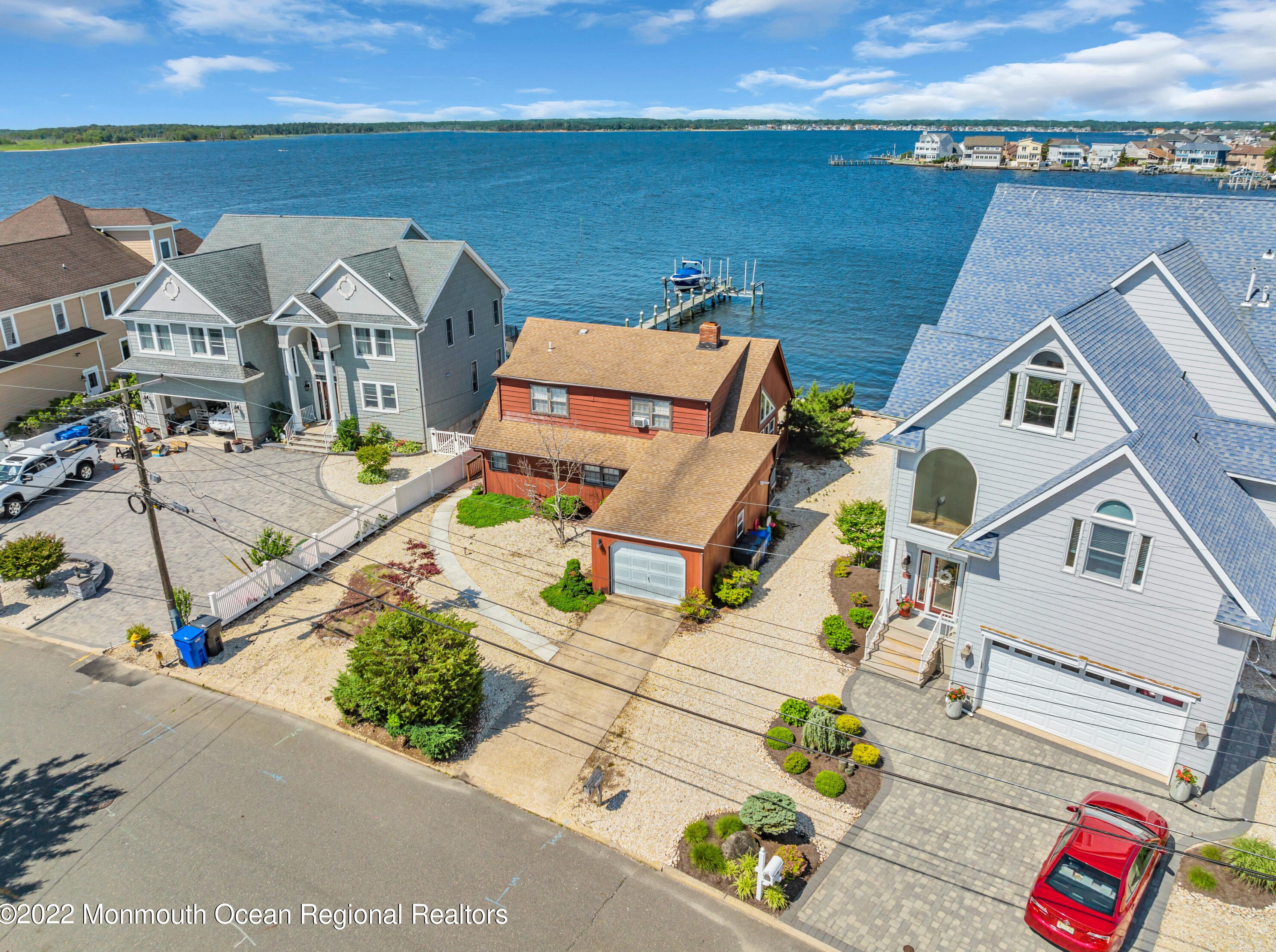 525 Bayview Dr, Toms River, NJ 08753-2003