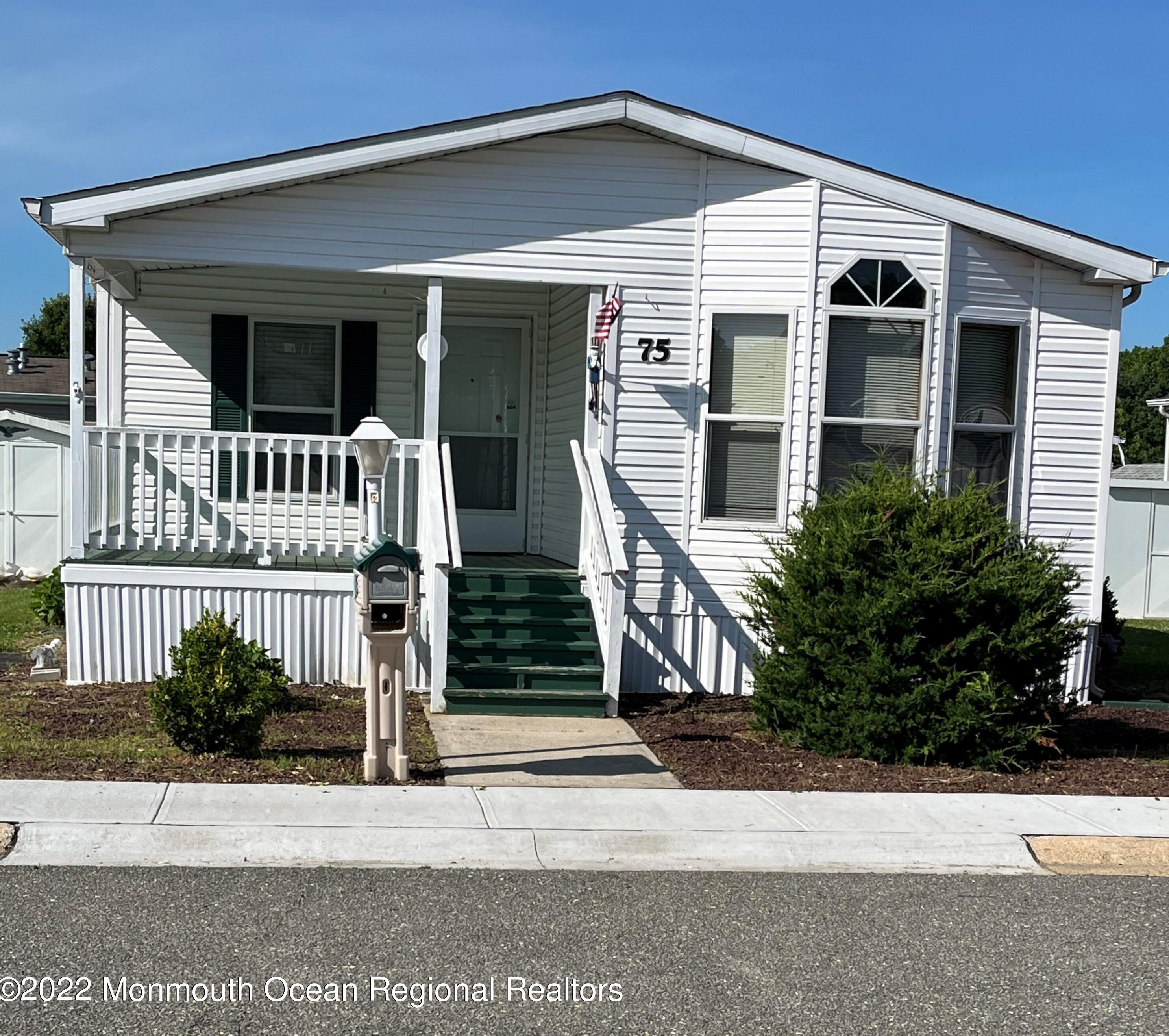 75 Robin Pl, East Freehold, NJ 07728