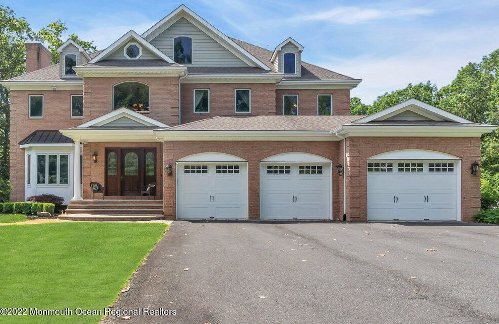 17 Trotter Way, Upper Freehold Township, NJ 08514-1721