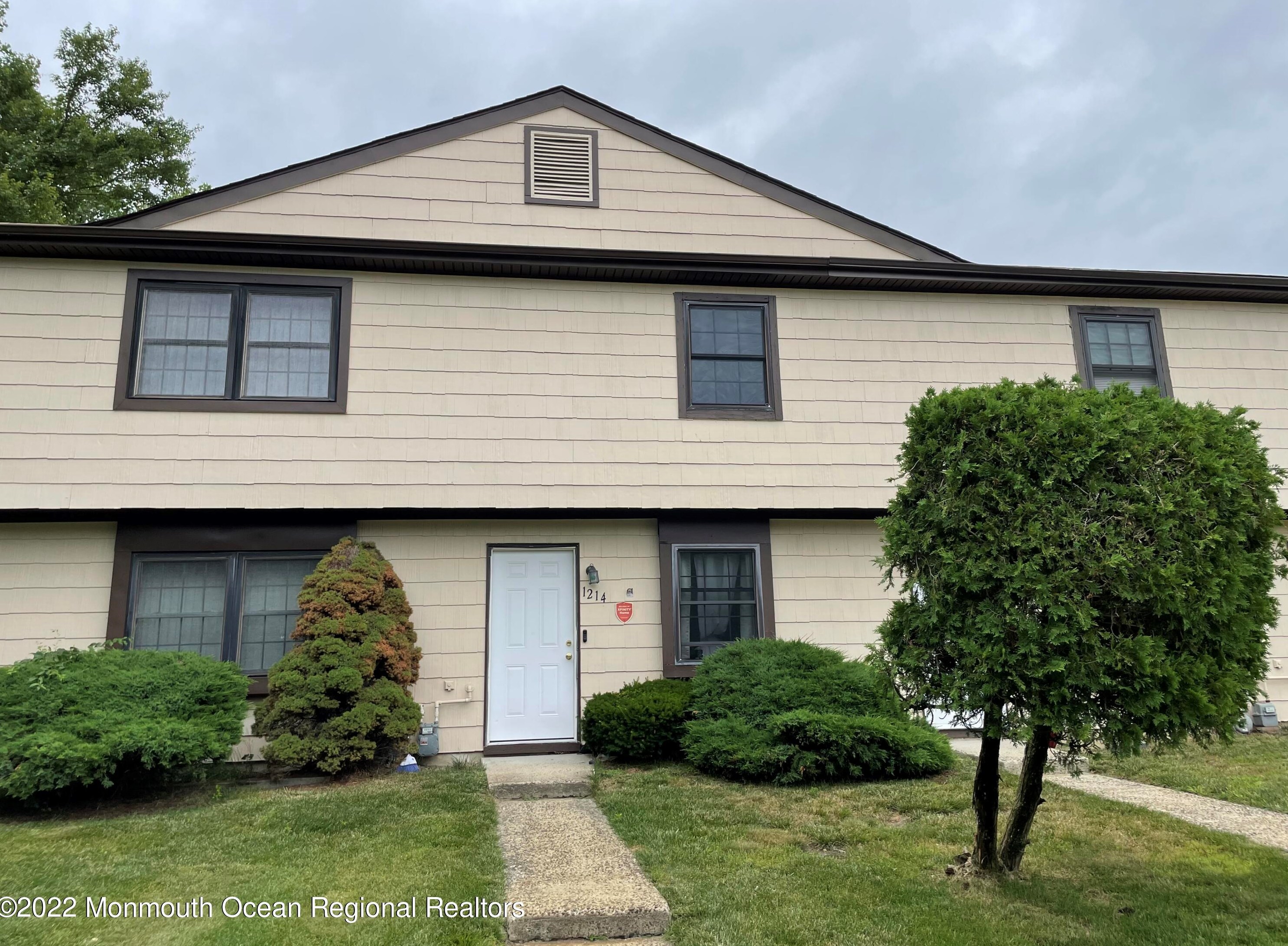 1214 Sawmill Rd, Bricktown, NJ 08724