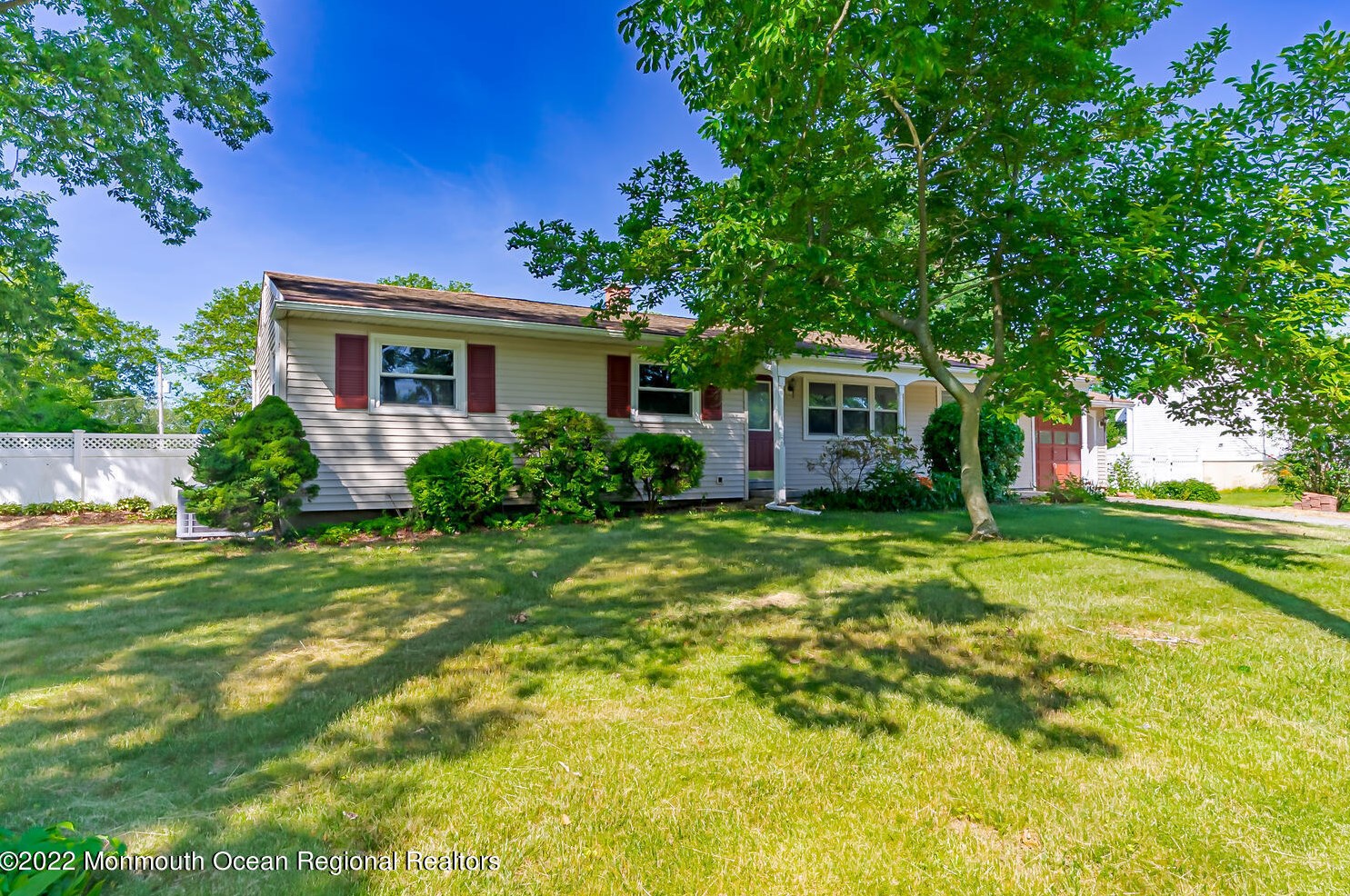 1059 Crystal Dr, Toms River, NJ 08753-3823