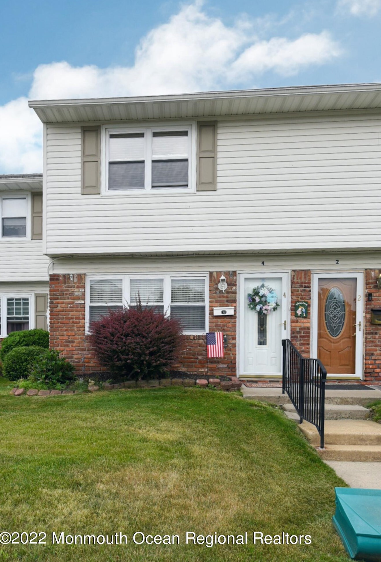 4 Minnesota Dr, Matawan NJ  07747-3620 exterior