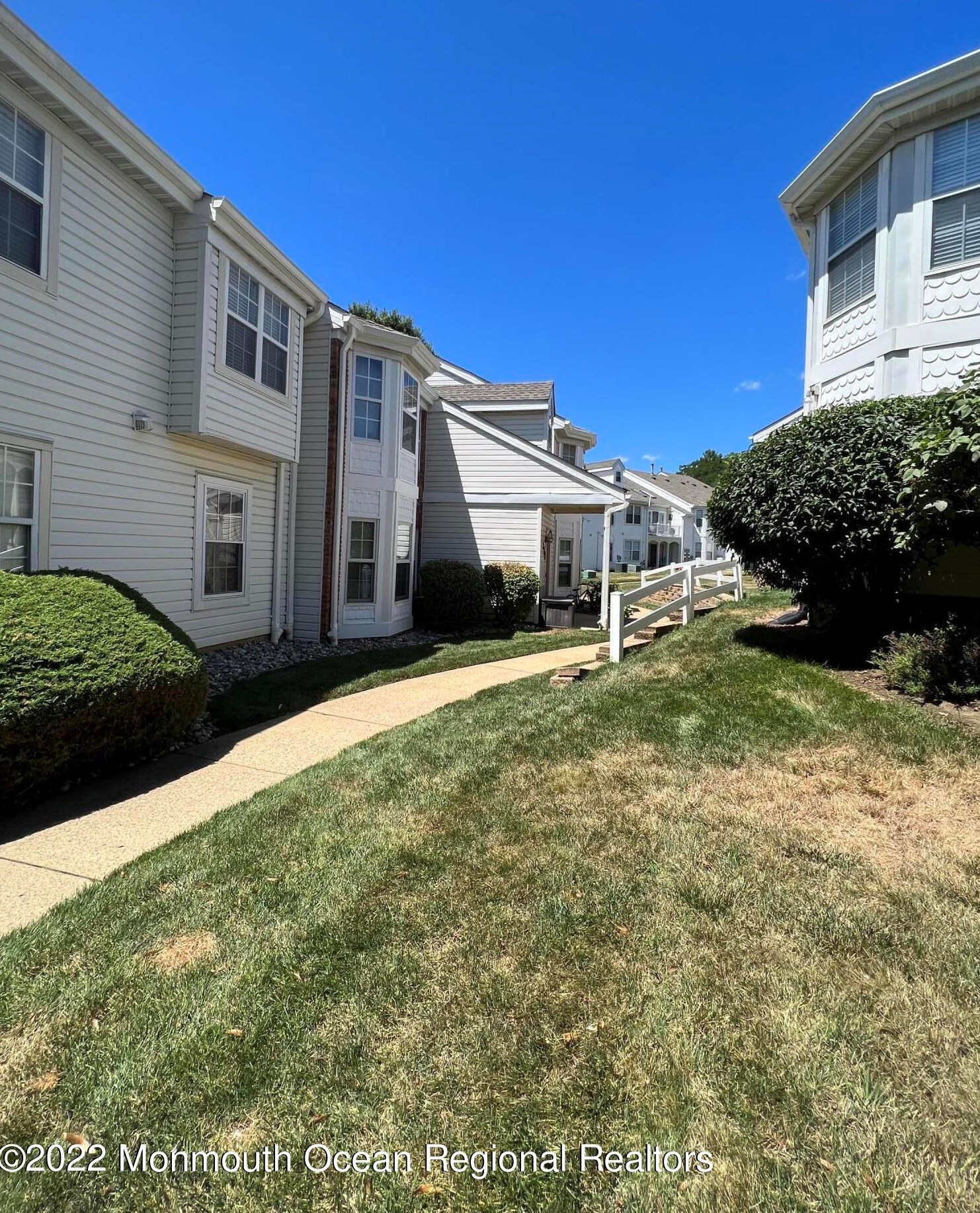266 Tulip Ln, East Freehold, NJ 07728